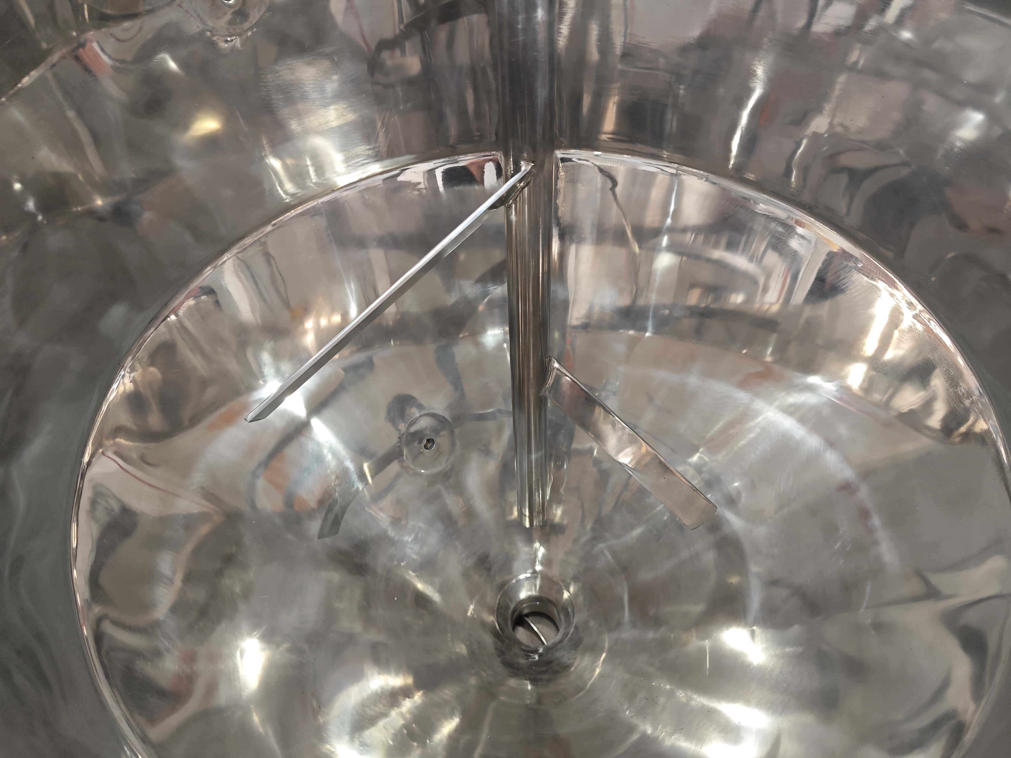 Conical-bottom, Flat-lid Mixing Tank
