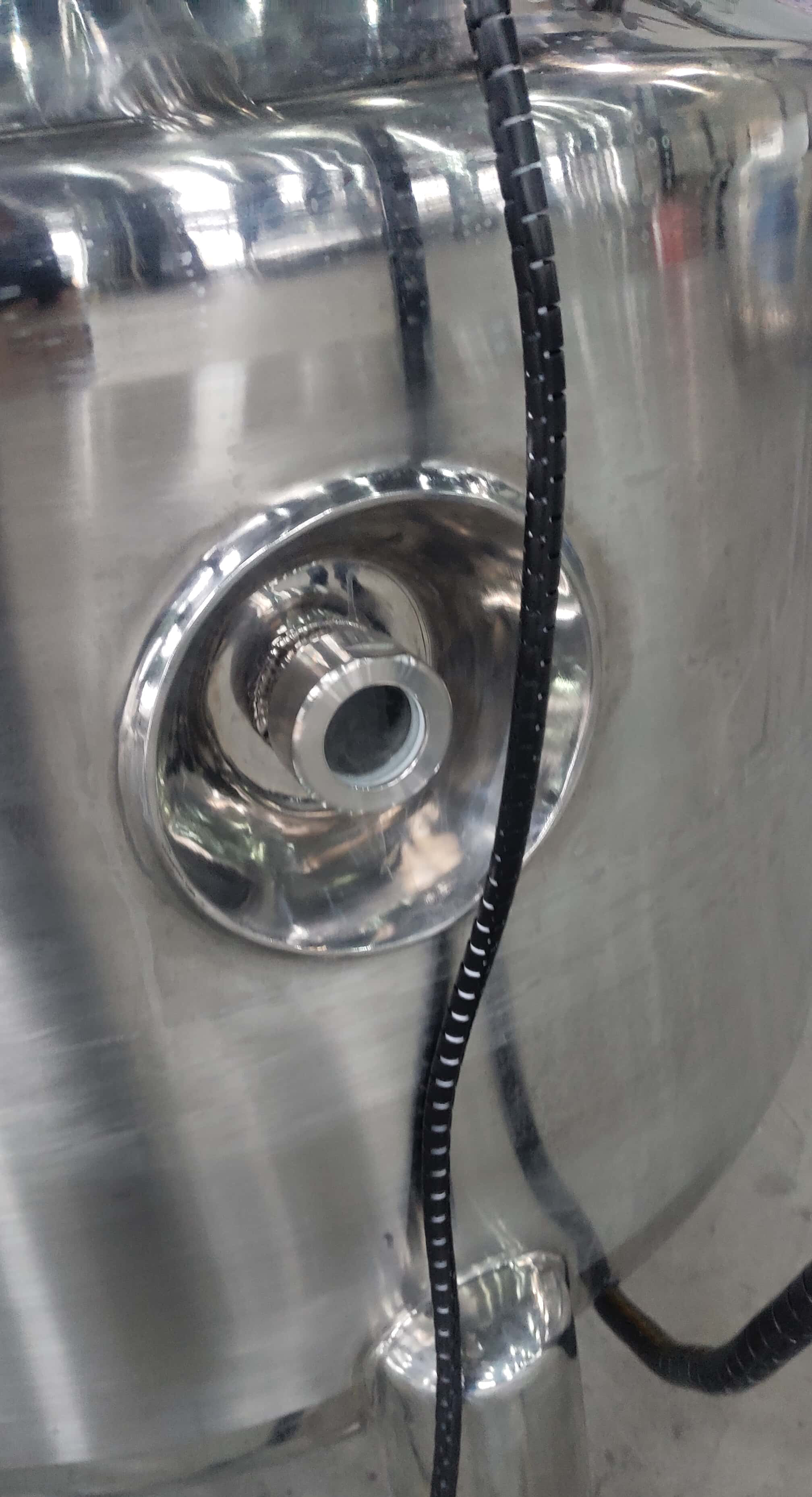 Emulsifying Tank With Wall-scraping Agitator