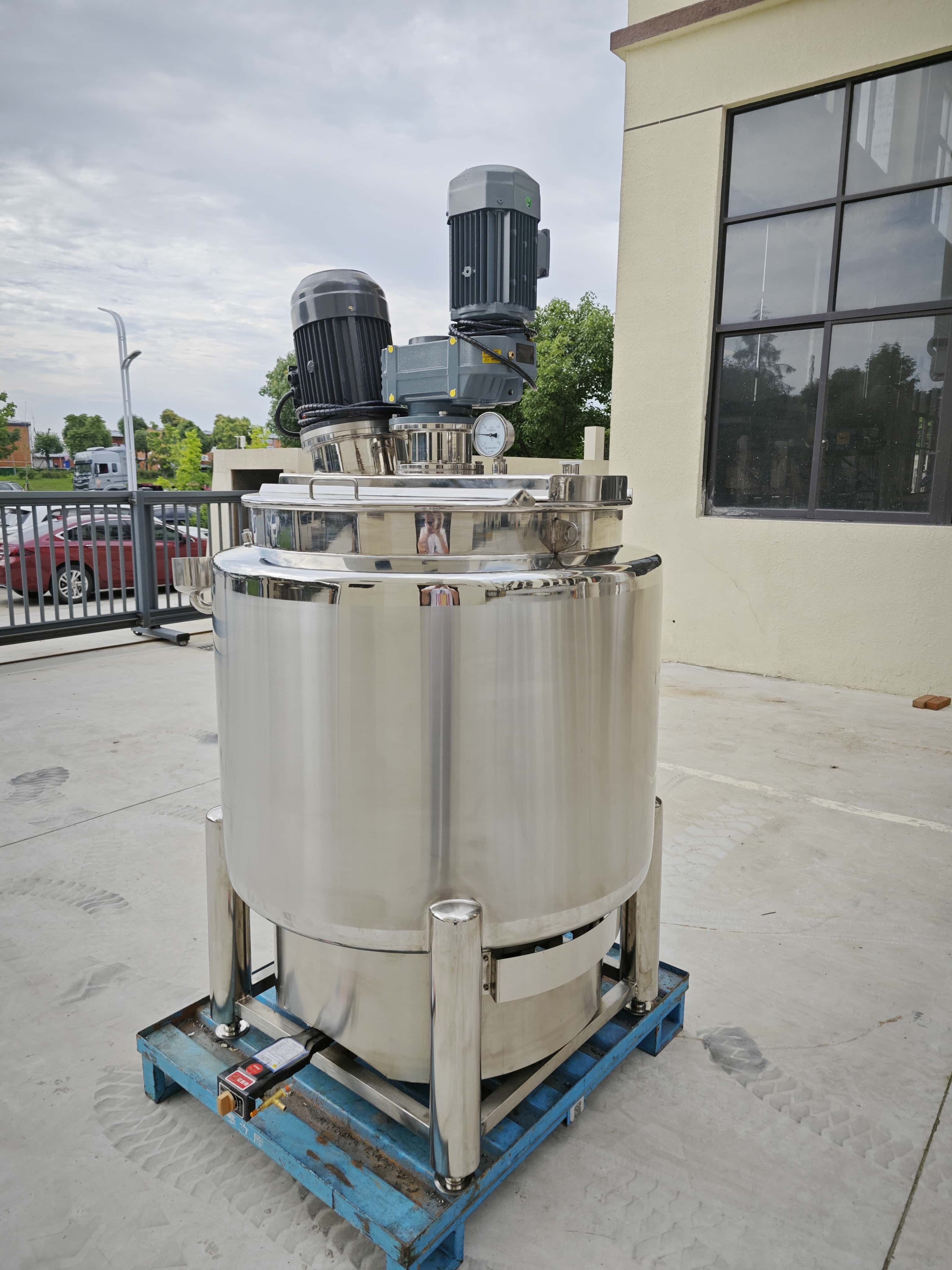 Gas-heated Emulsifying Tank With Wall Scraper