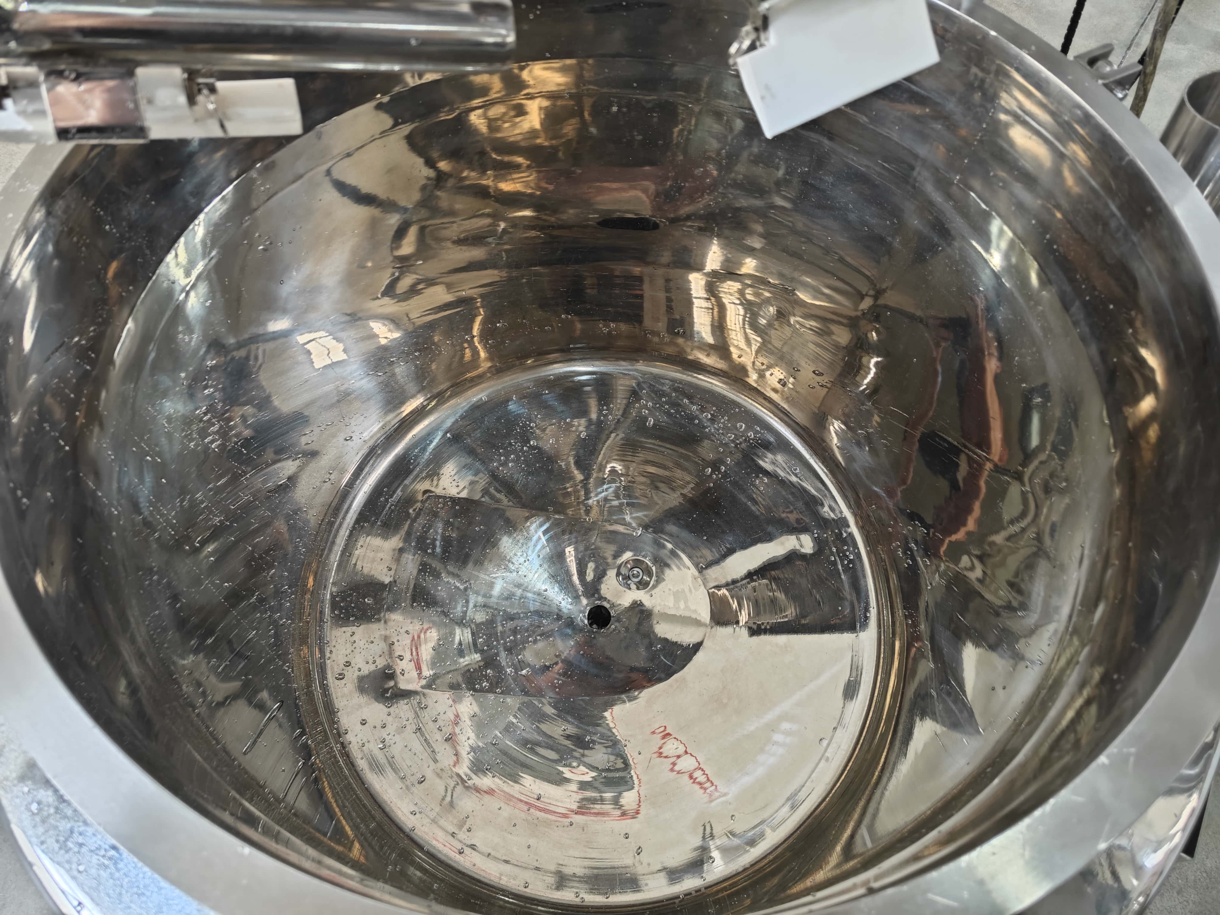 Lift-Type Emulsifying and Wall-Scraping Unit
