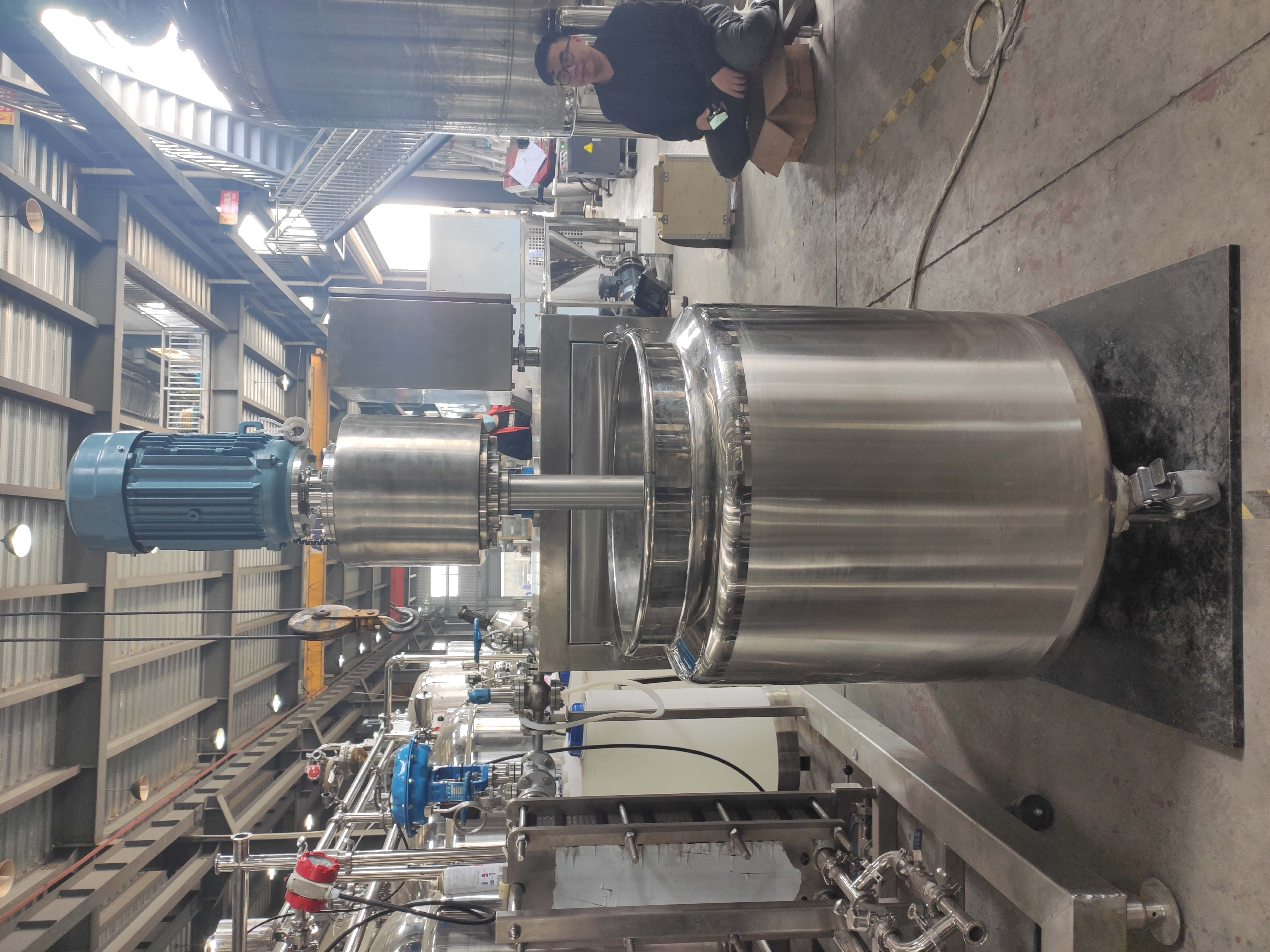 Lift-Type Wall-Scraping Geared Mixer with Separable Vessel