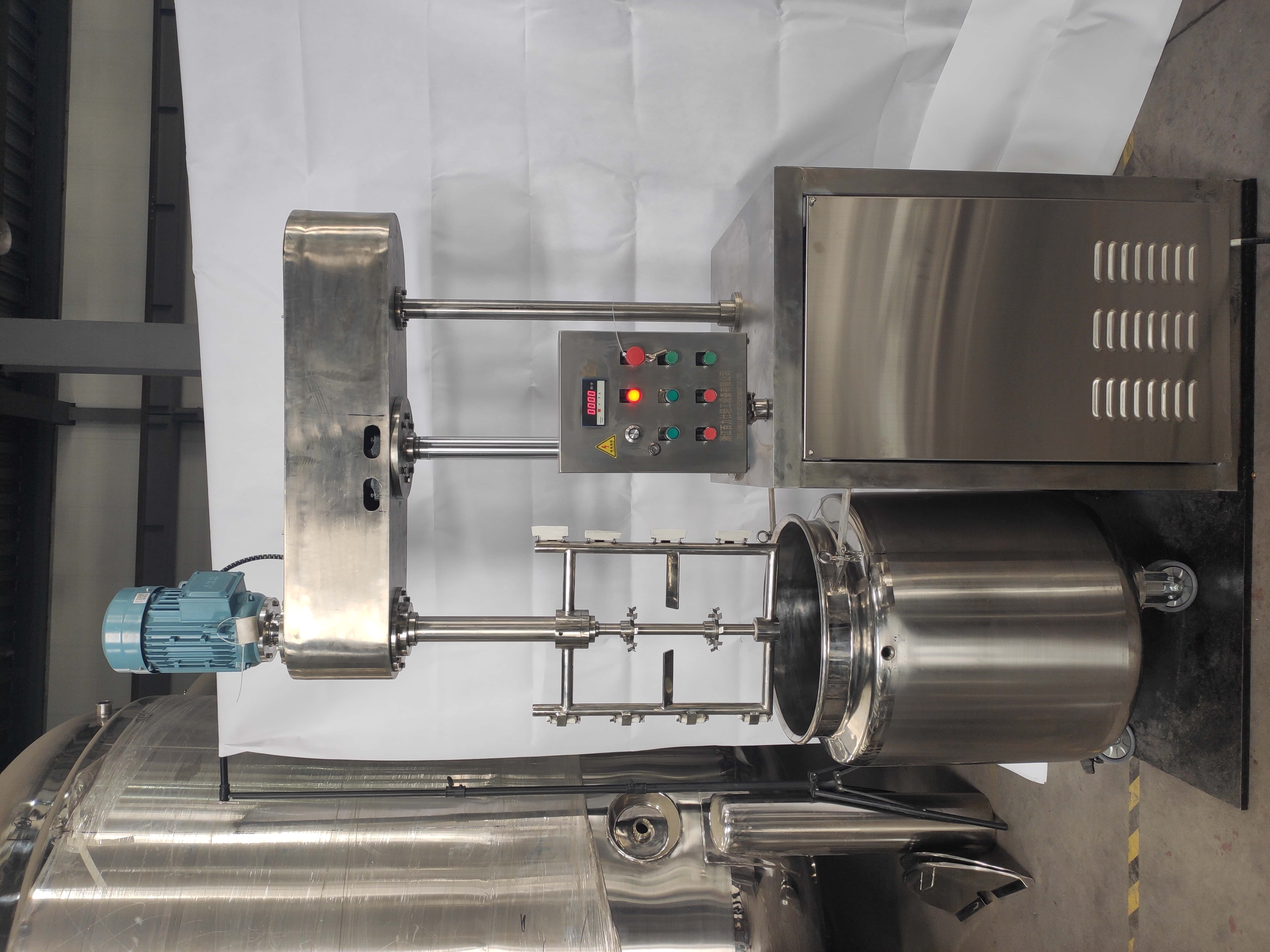 Lift-Type Wall-Scraping Geared Mixer with Separable Vessel