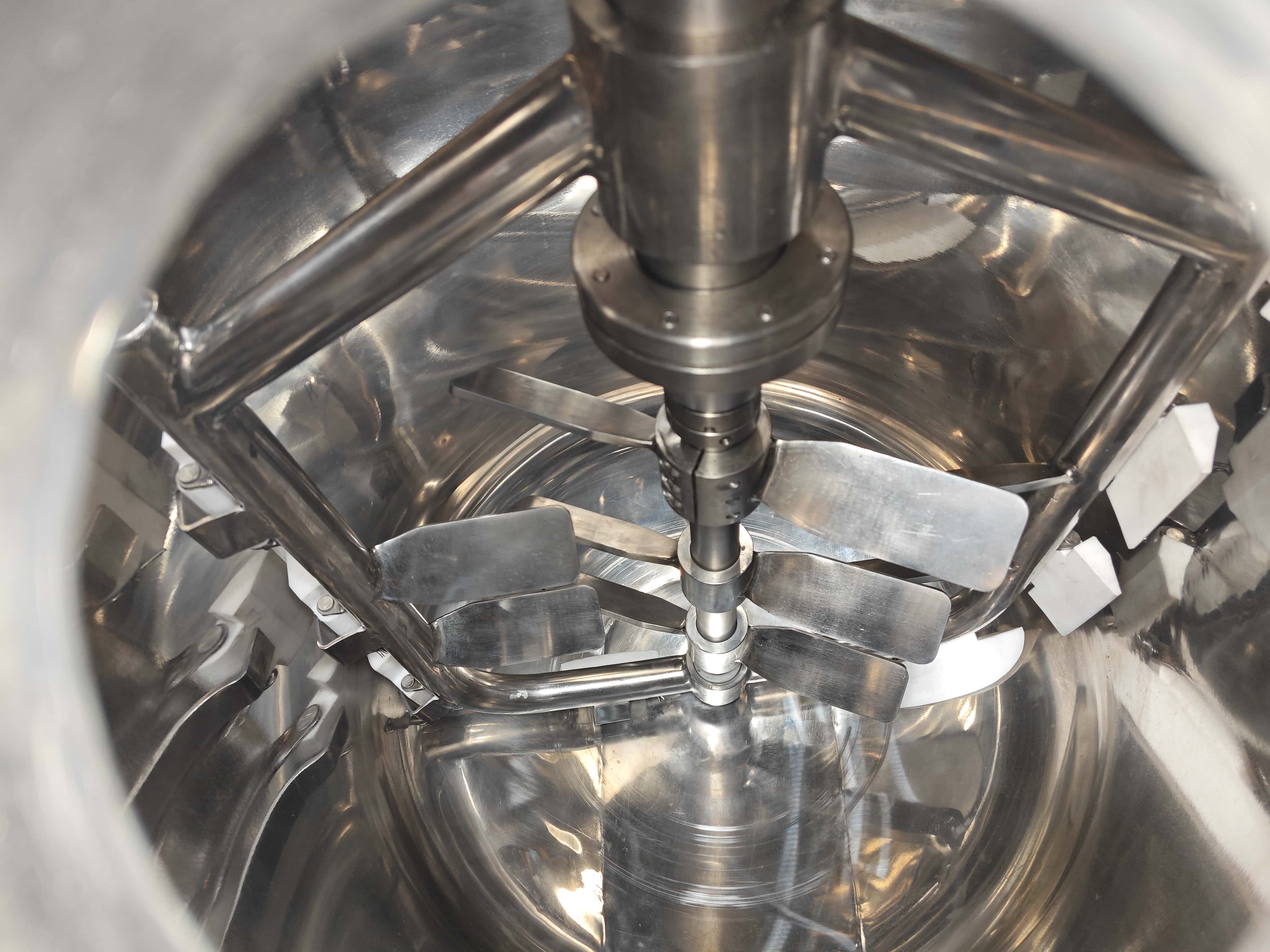 Lift-Type Wall-Scraping Paddle Mixer