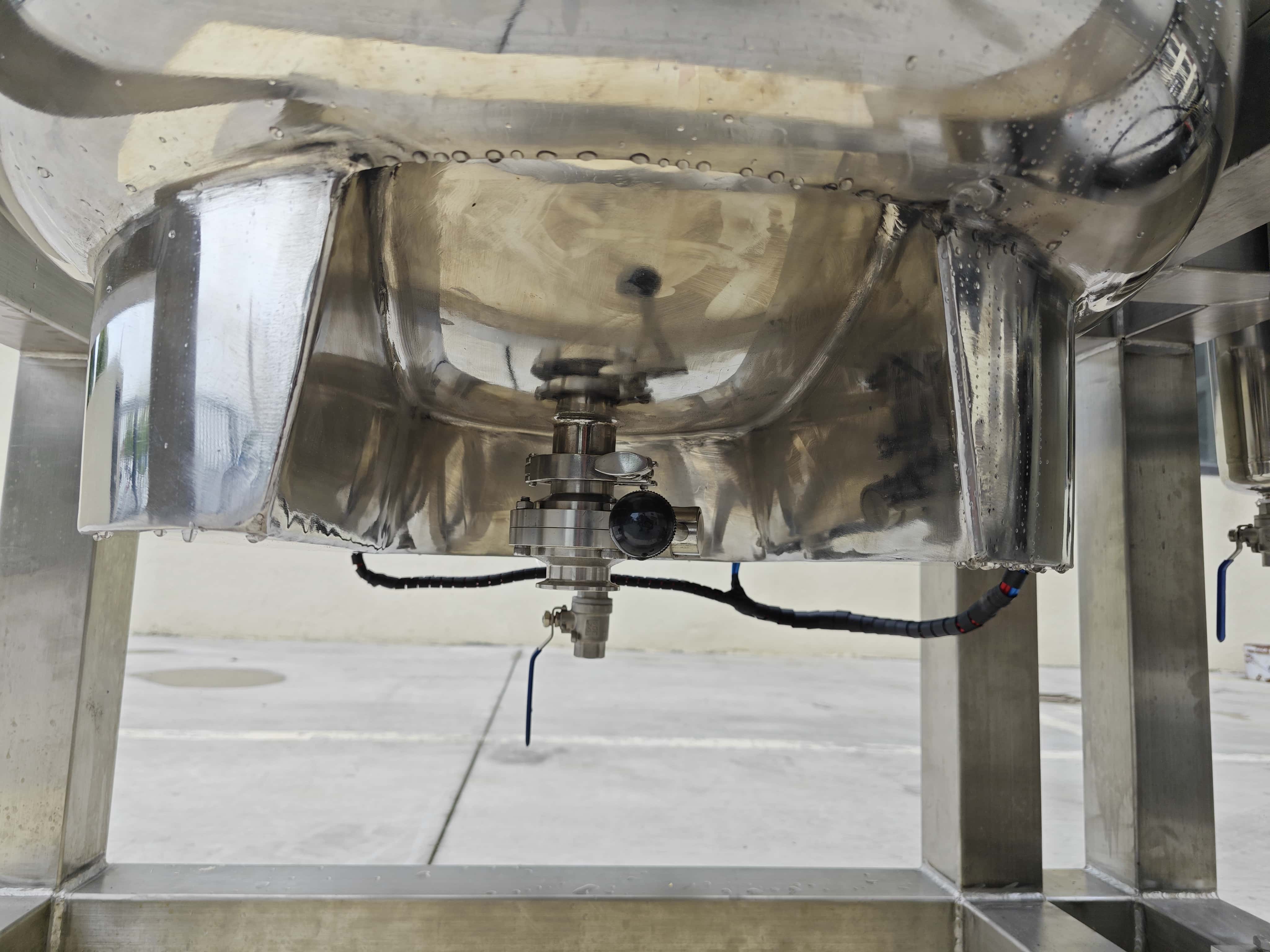 Lift-Type Wall-Scraping Paddle Mixer