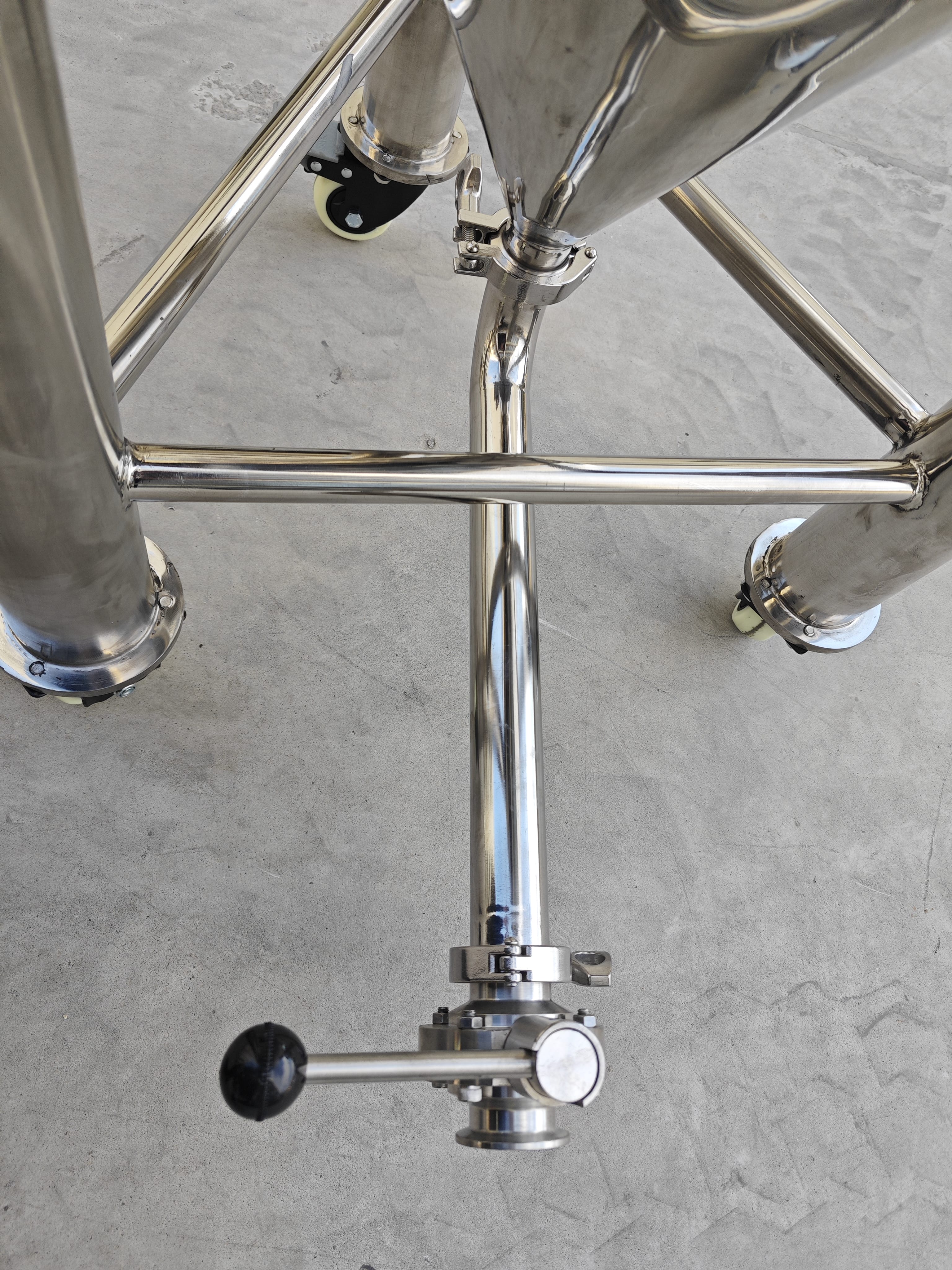 Mobile Conical Bottom Storage Tank