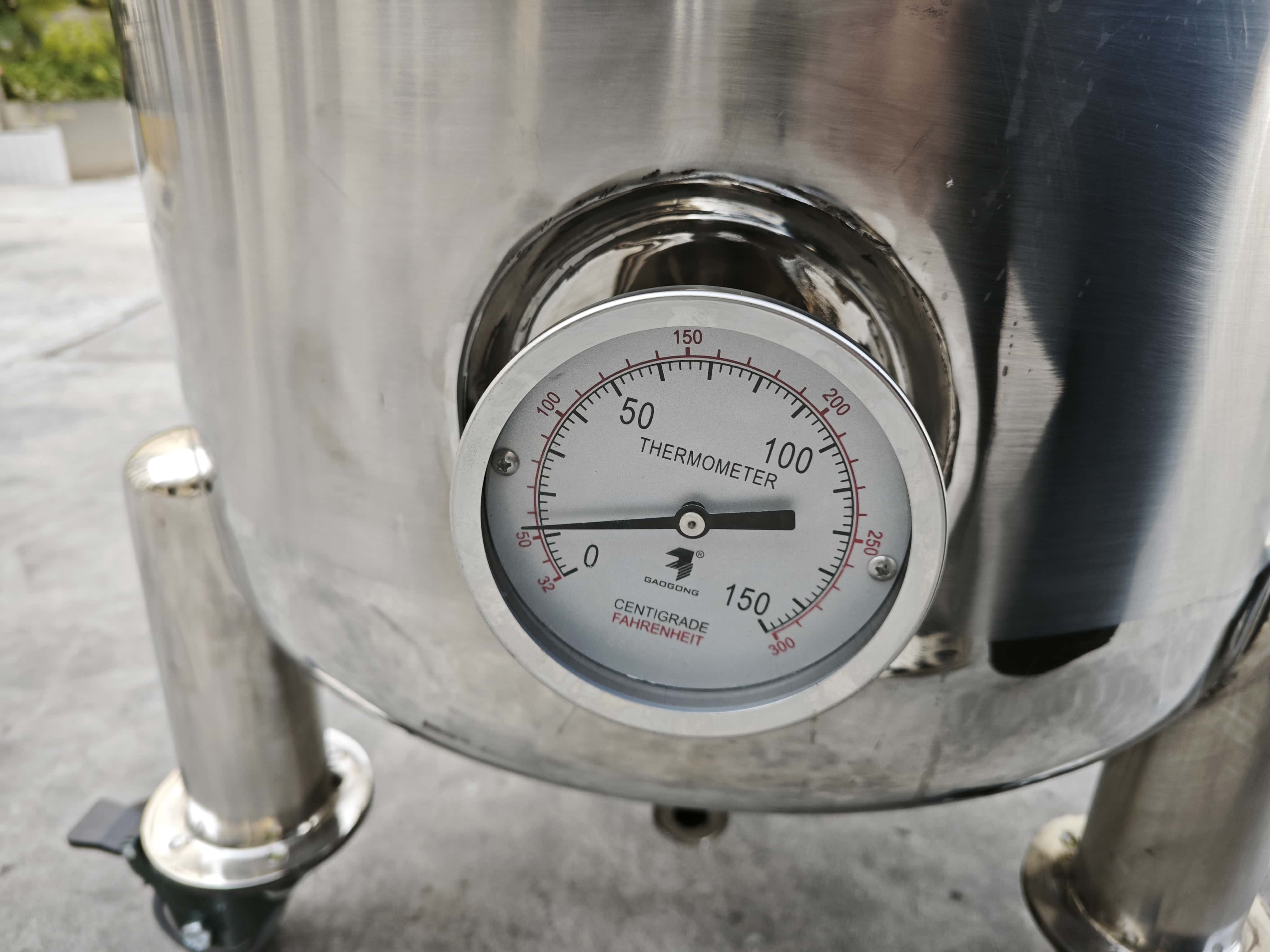 Mobile Round Stainless Steel Storage Tank with Thermometer