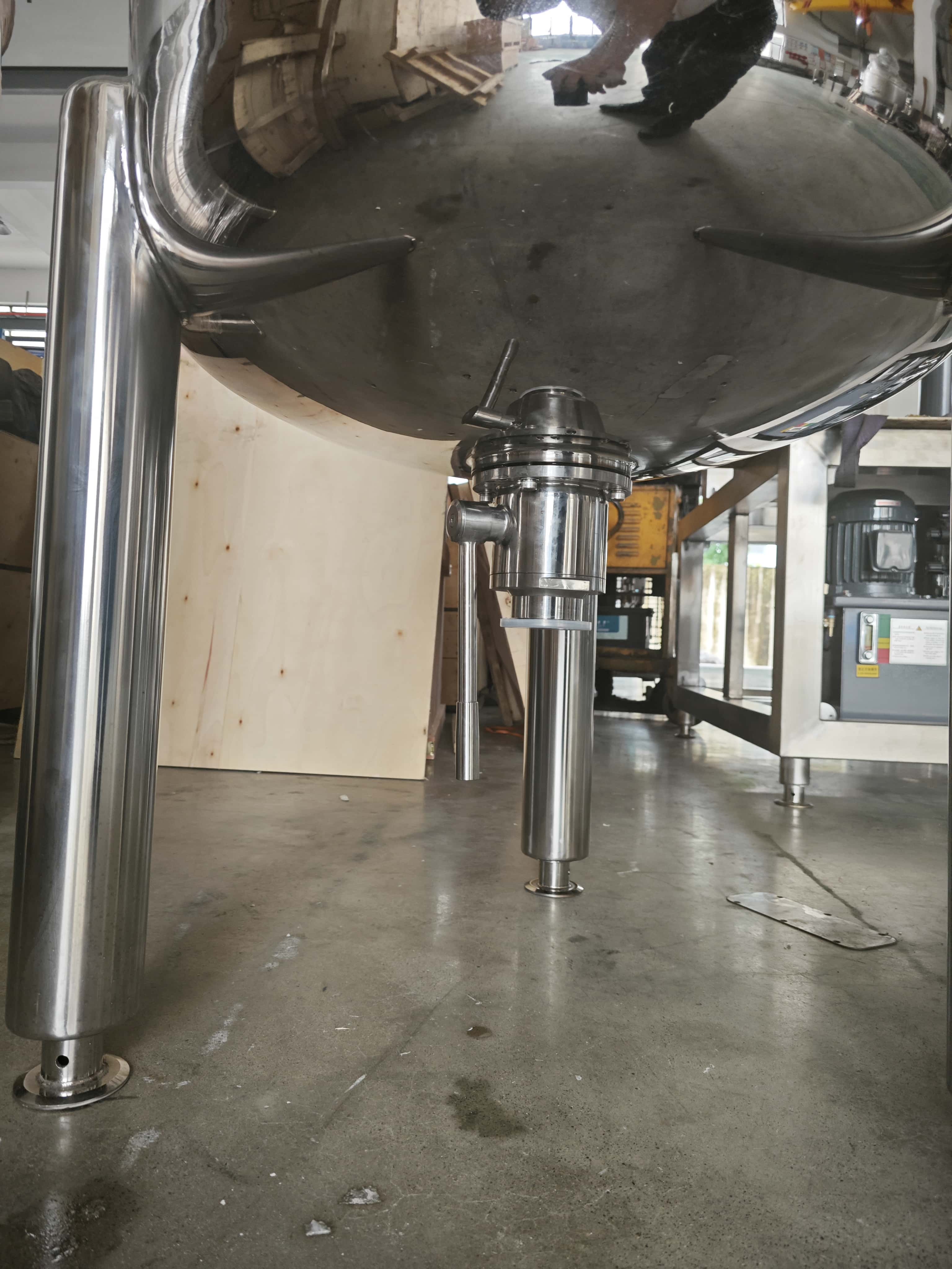 Paddle-type Porous Stirred Tank