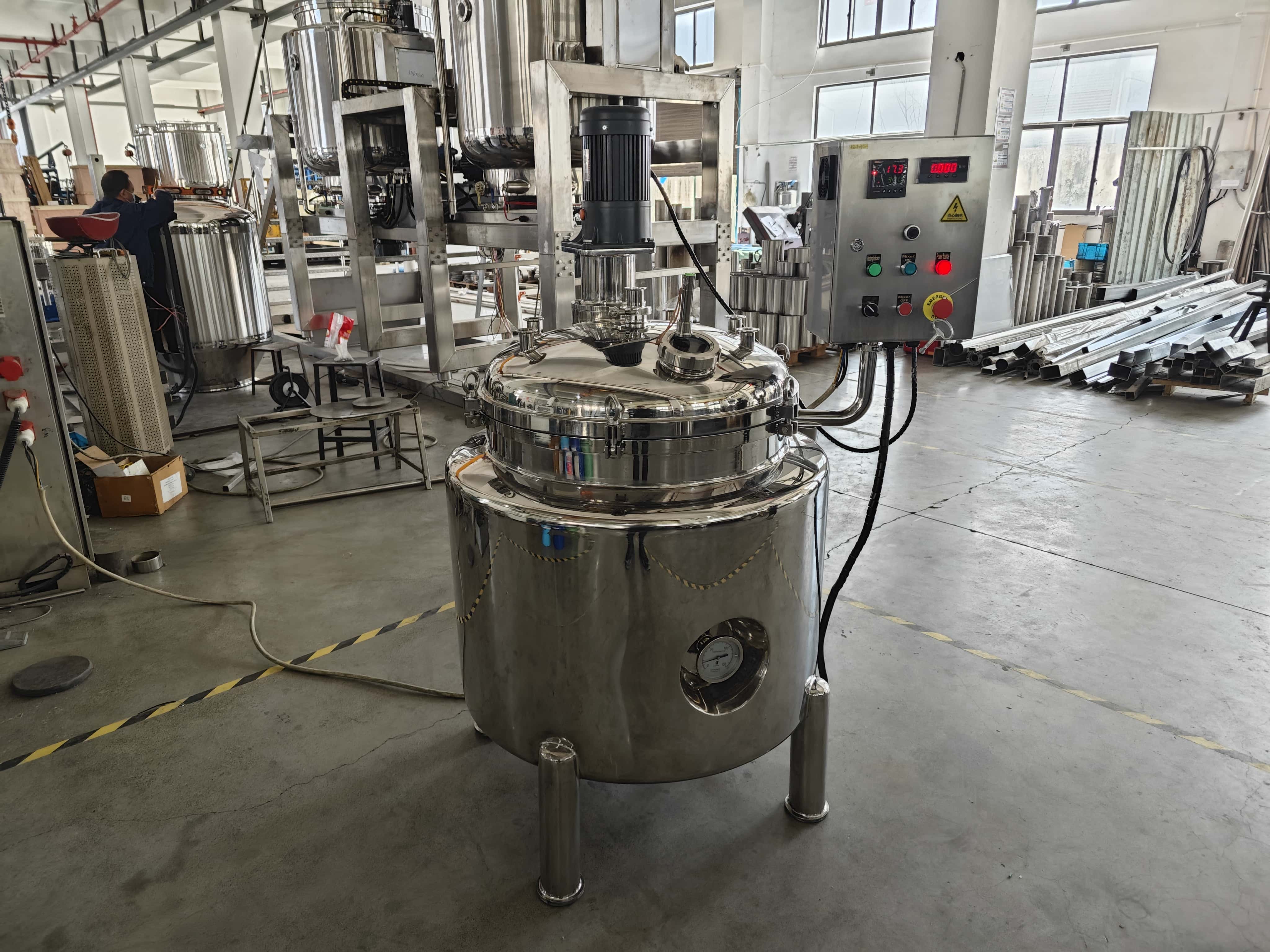 Propeller-Agitated Electric Heating Tank