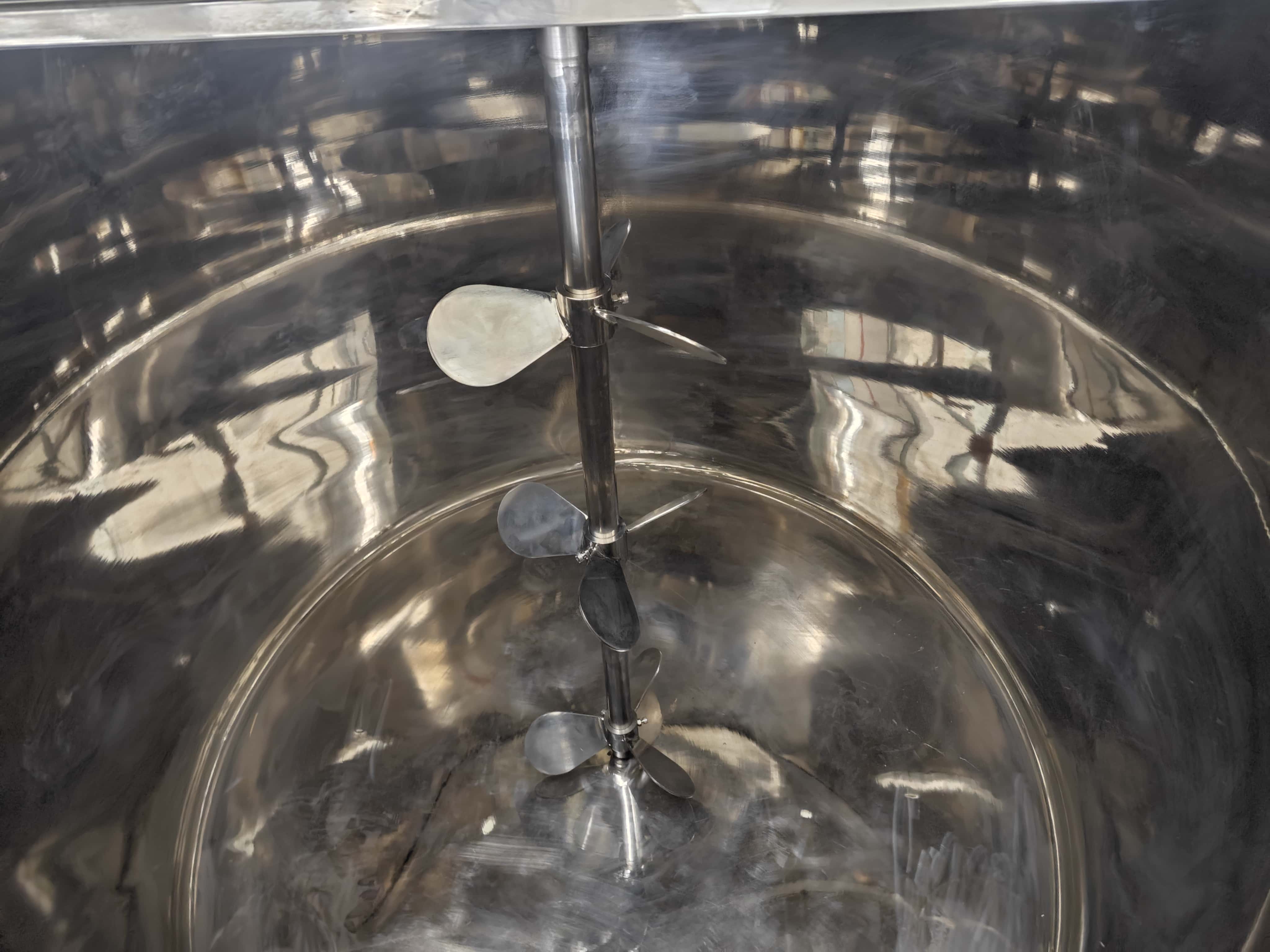 Propeller-type Mixing Tank With Stainless Steel Cage