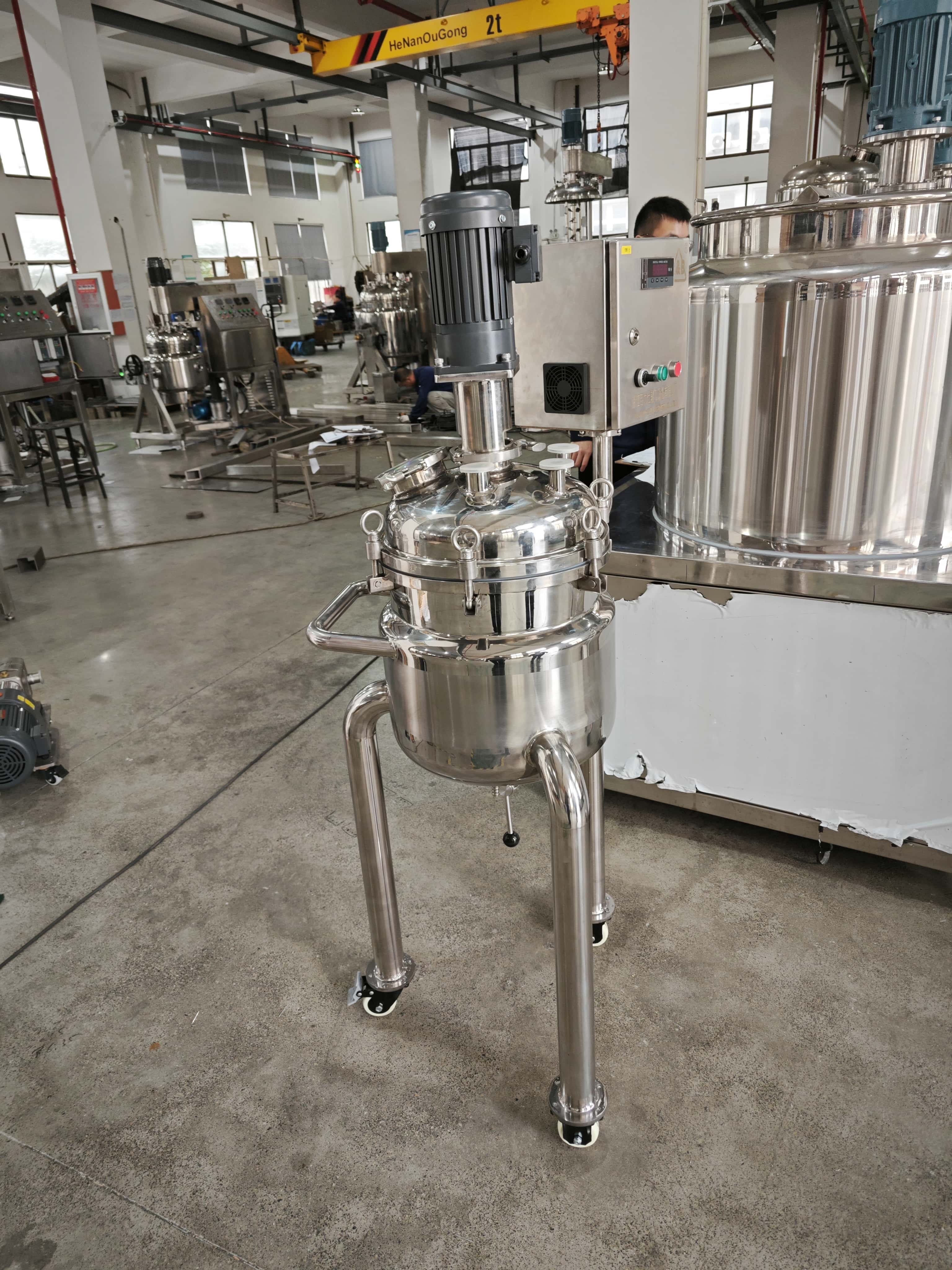 Propeller-type Tall Mixing Tank