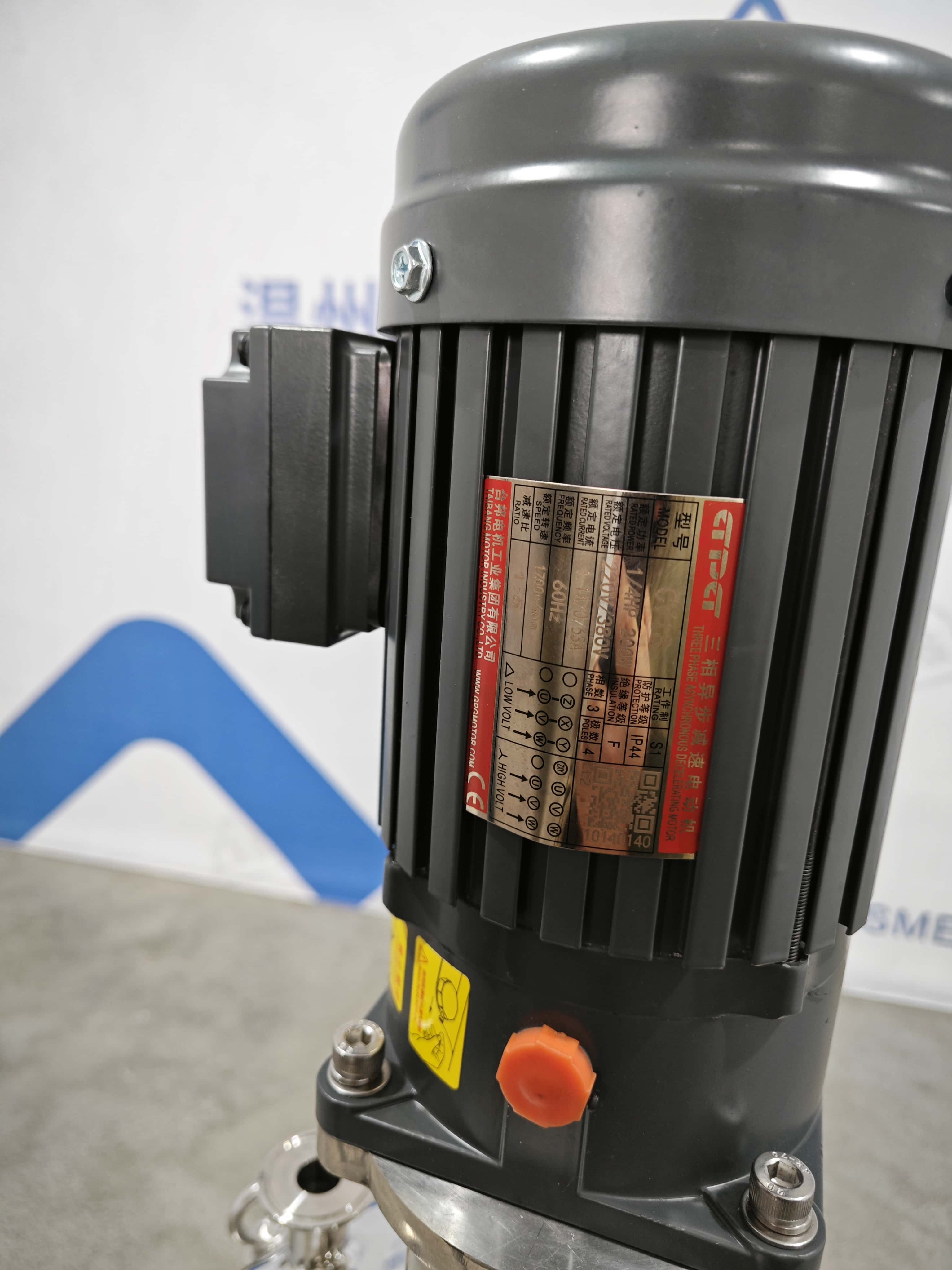 Propeller-type Tall Mixing Tank