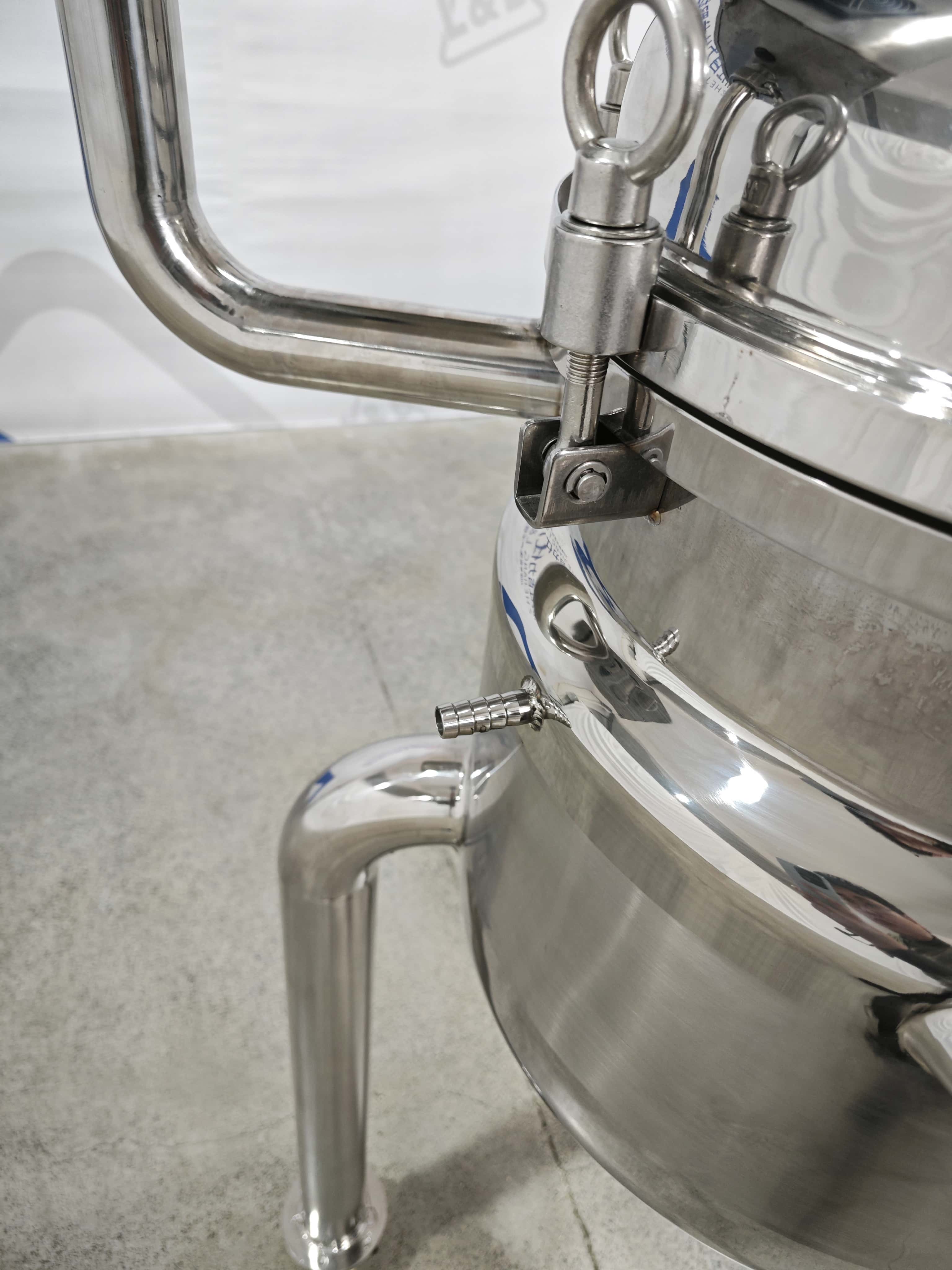 Propeller-type Tall Mixing Tank