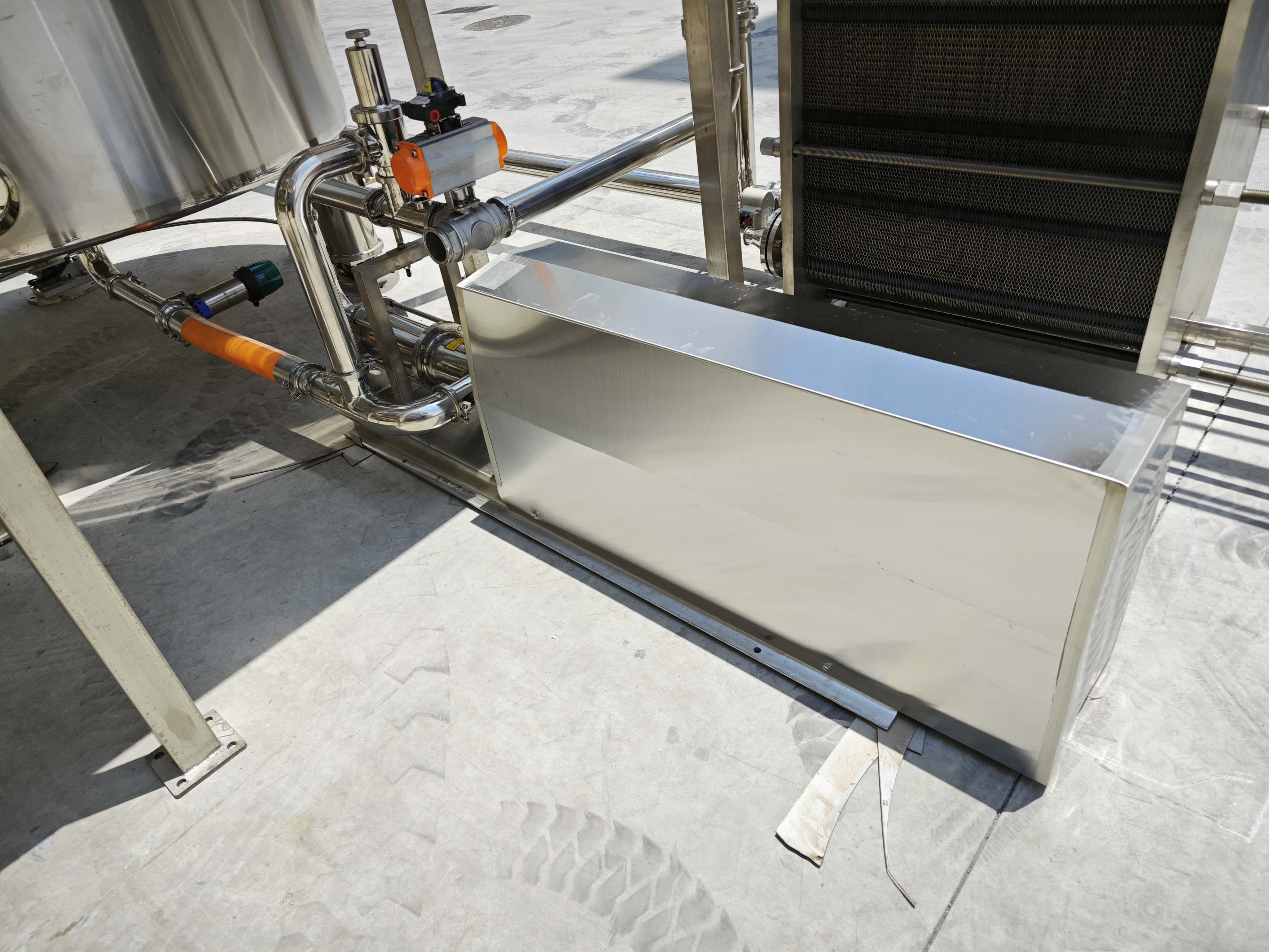 Radial Mixing System with Heat Exchanger and Screw Pump