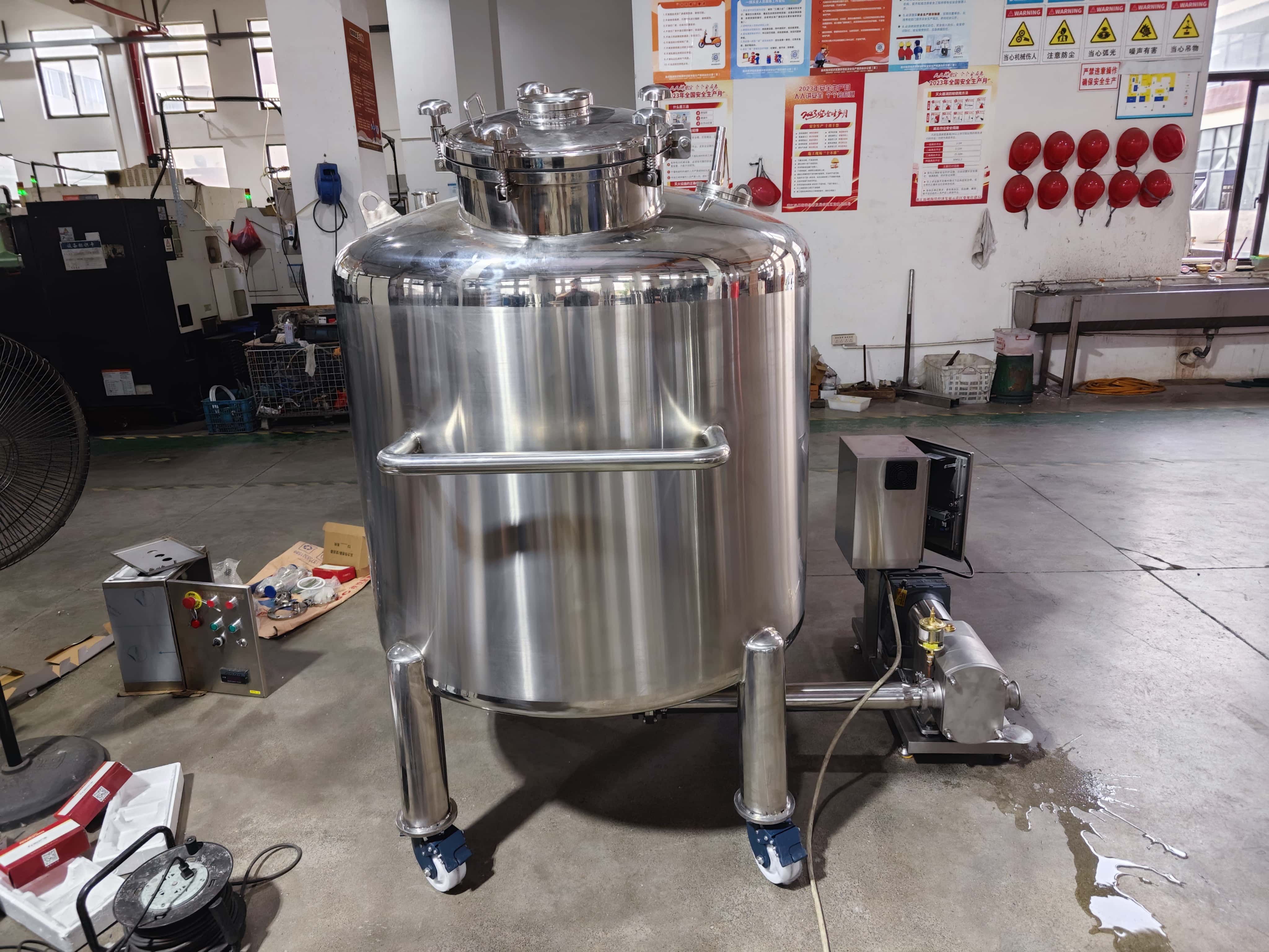 Skid-Mounted Storage Tank and Rotary-Lobe Pump Unit