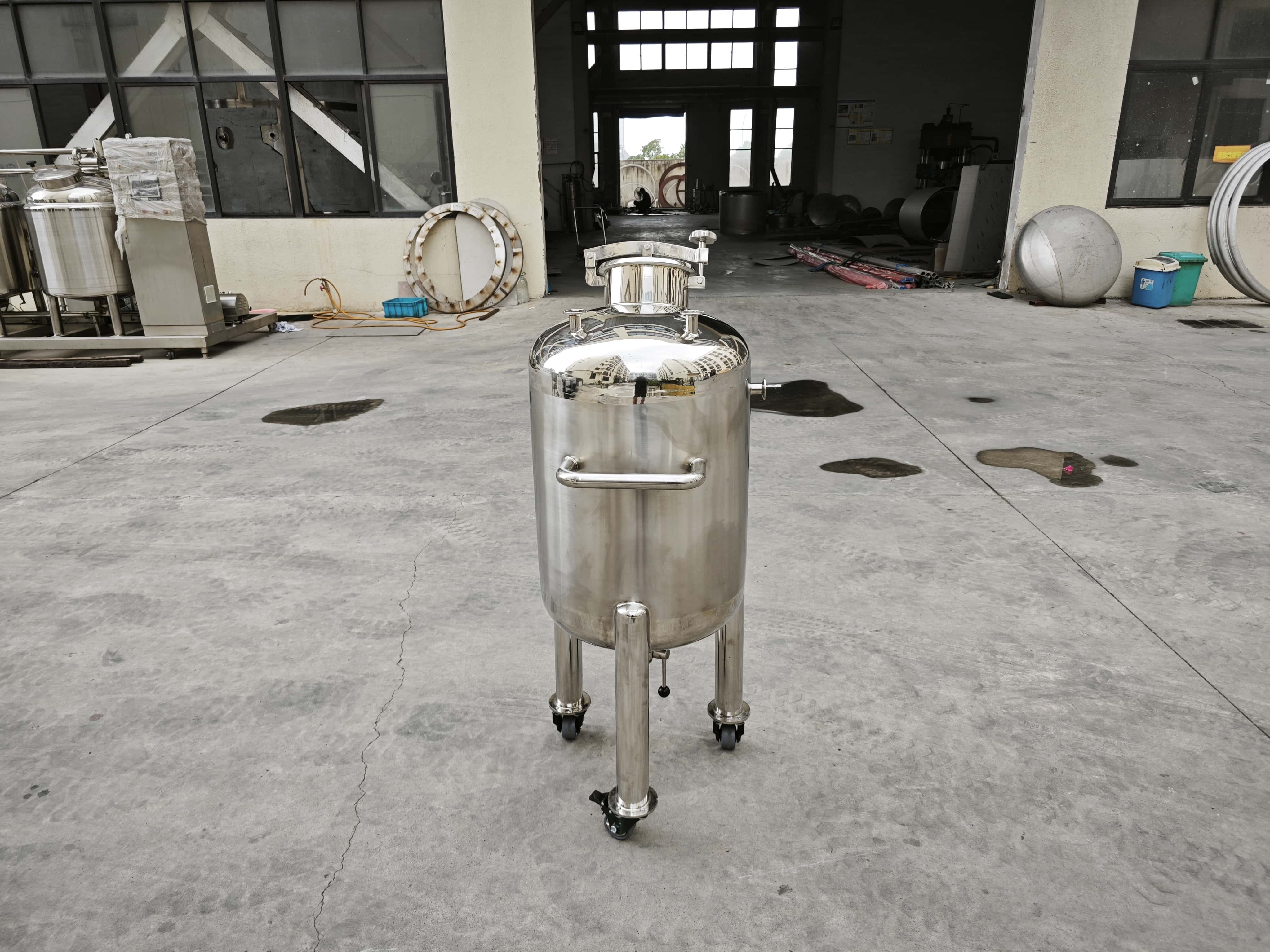 Small Mobile Stainless Steel Storage Tank