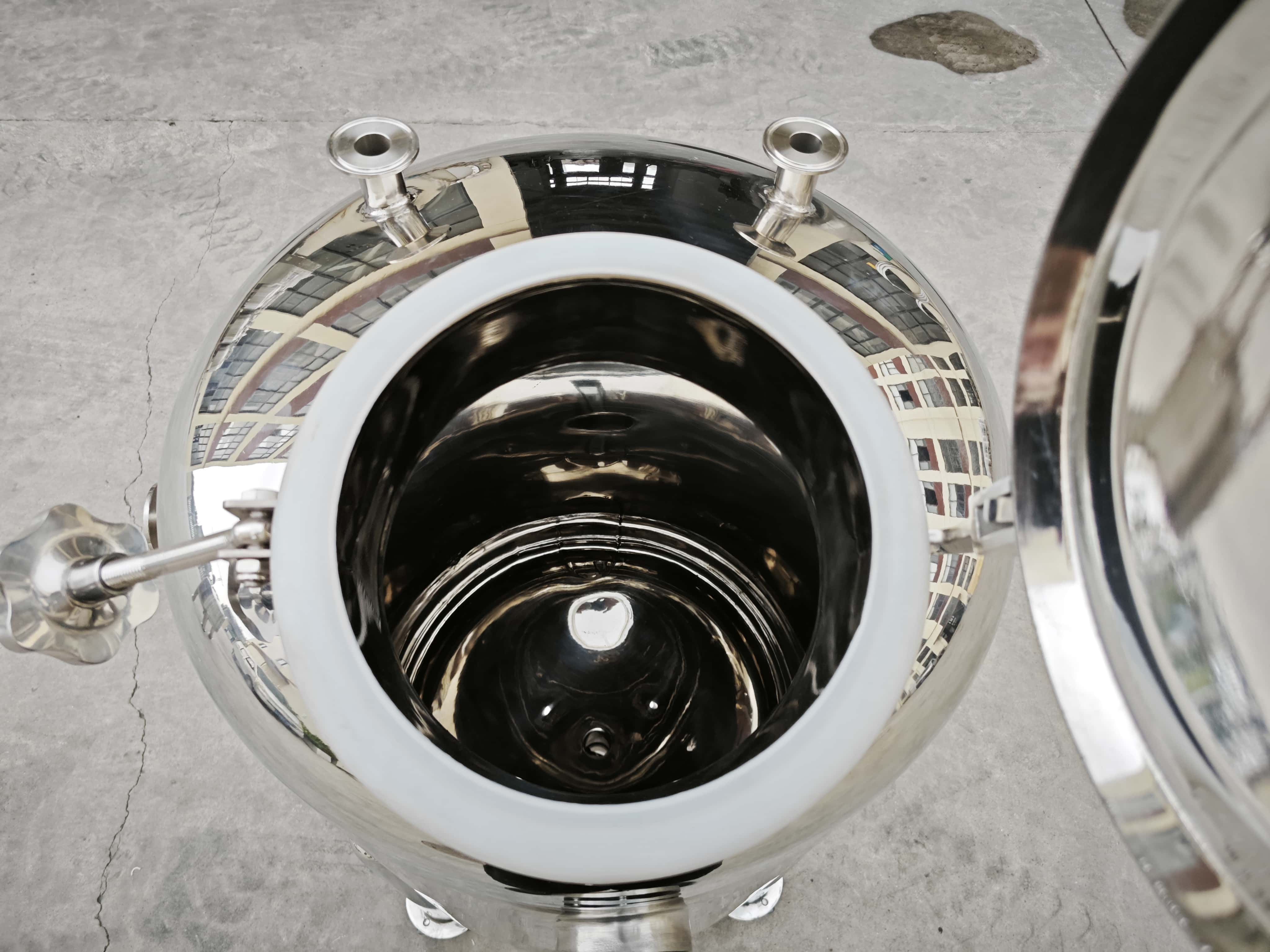Small Mobile Stainless Steel Storage Tank