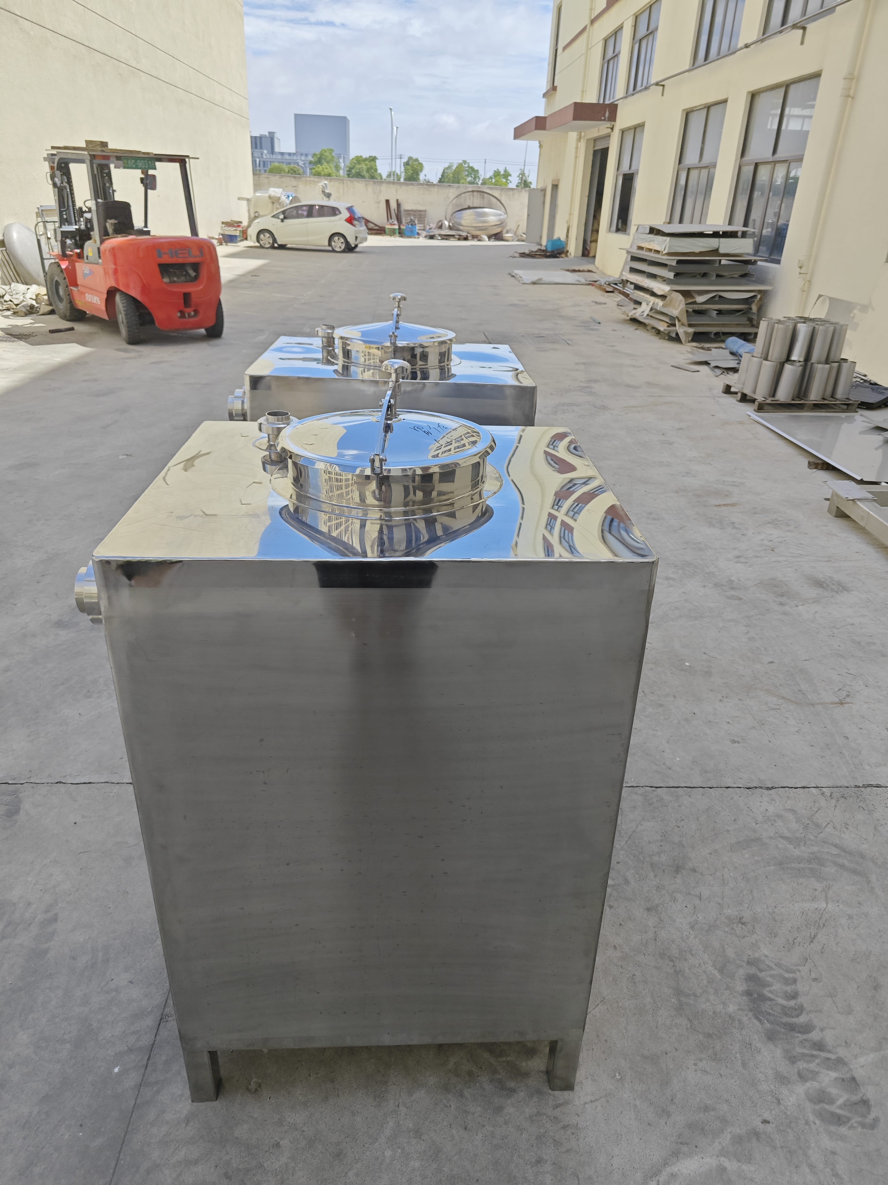 Square Stainless Steel Storage Tank with Three Front Connections