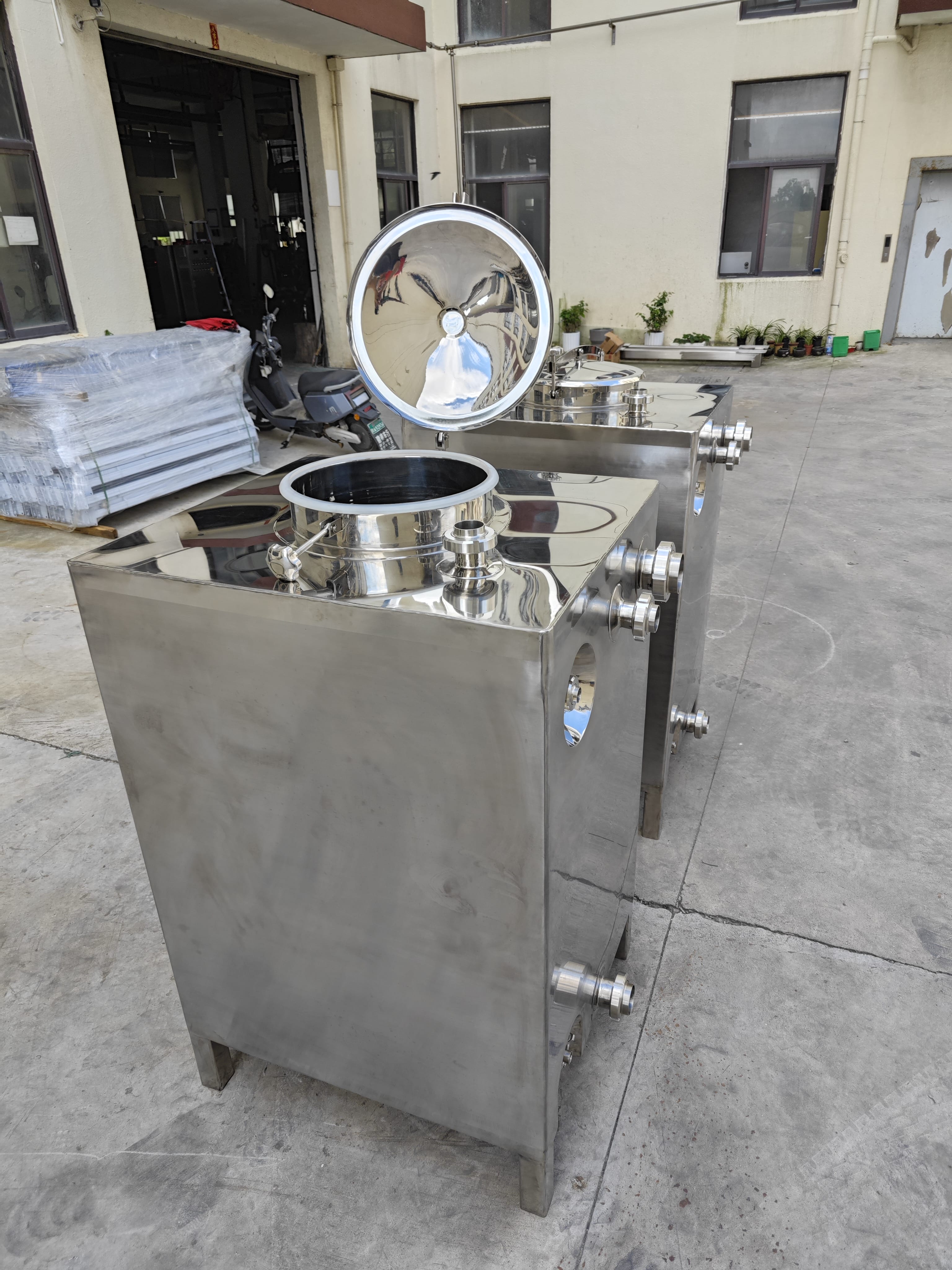 Square Stainless Steel Storage Tank with Three Front Connections