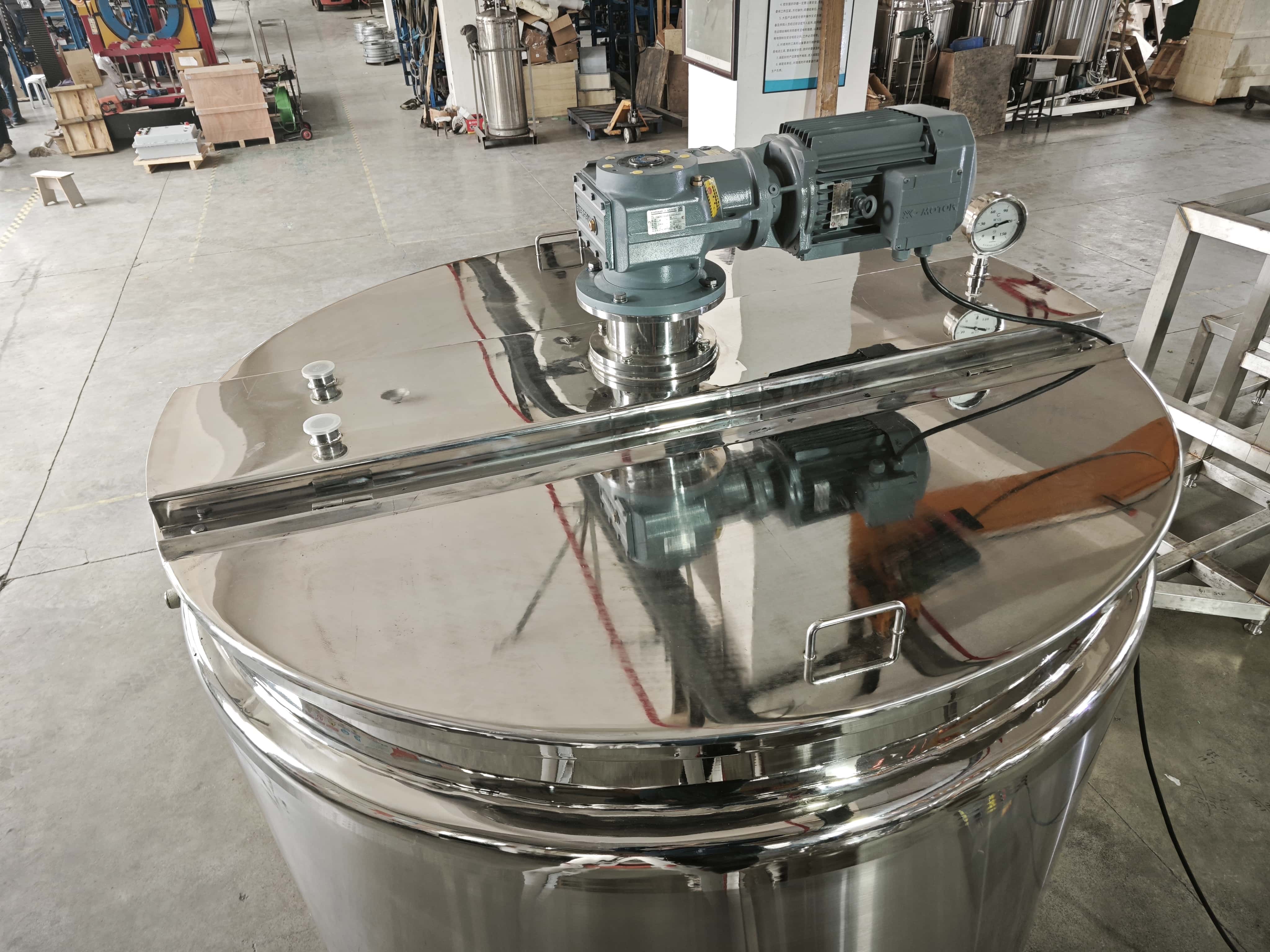 Steam-heated Mixing Tank With Internal Coils