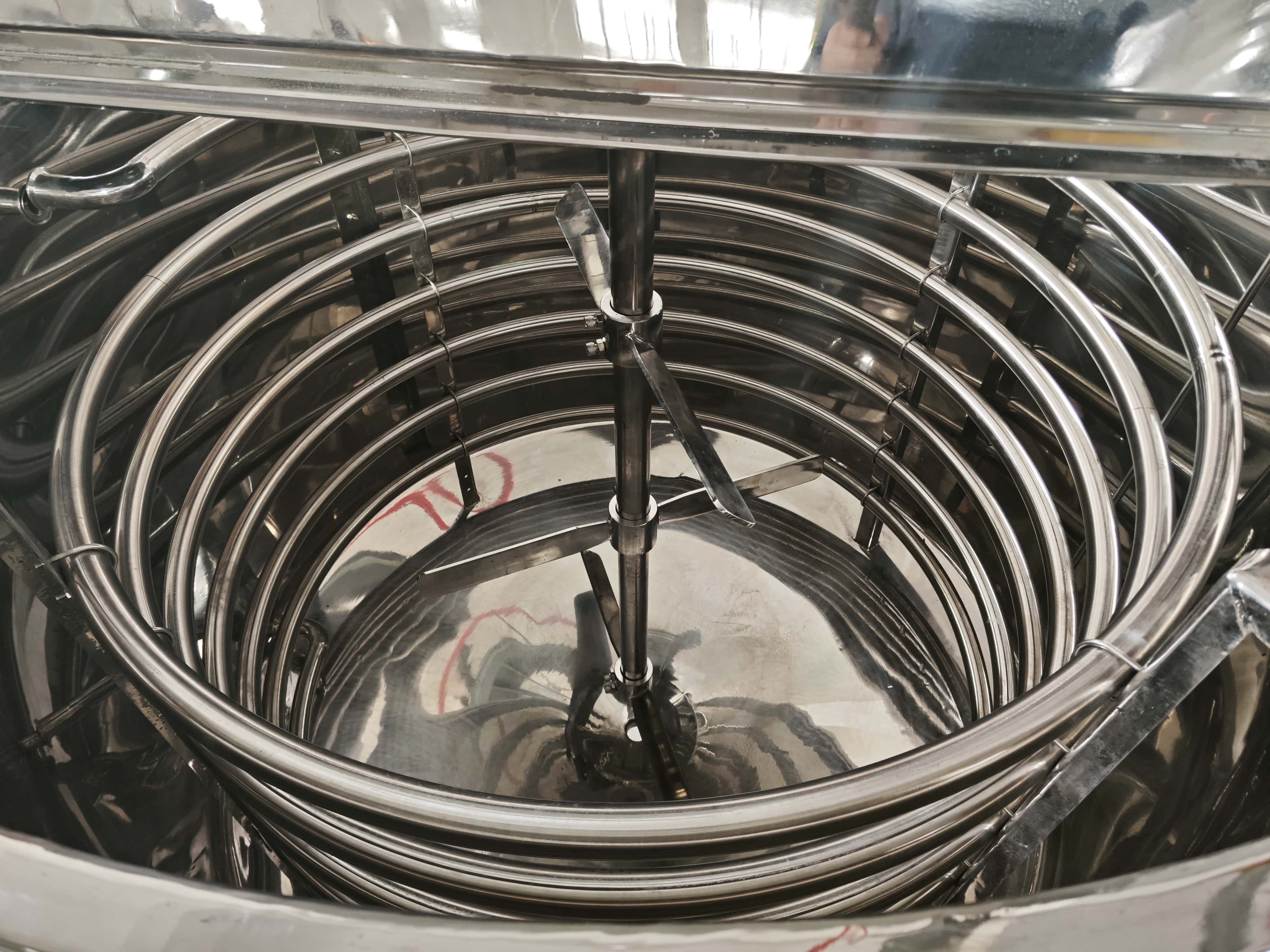 Steam-heated Mixing Tank With Internal Coils
