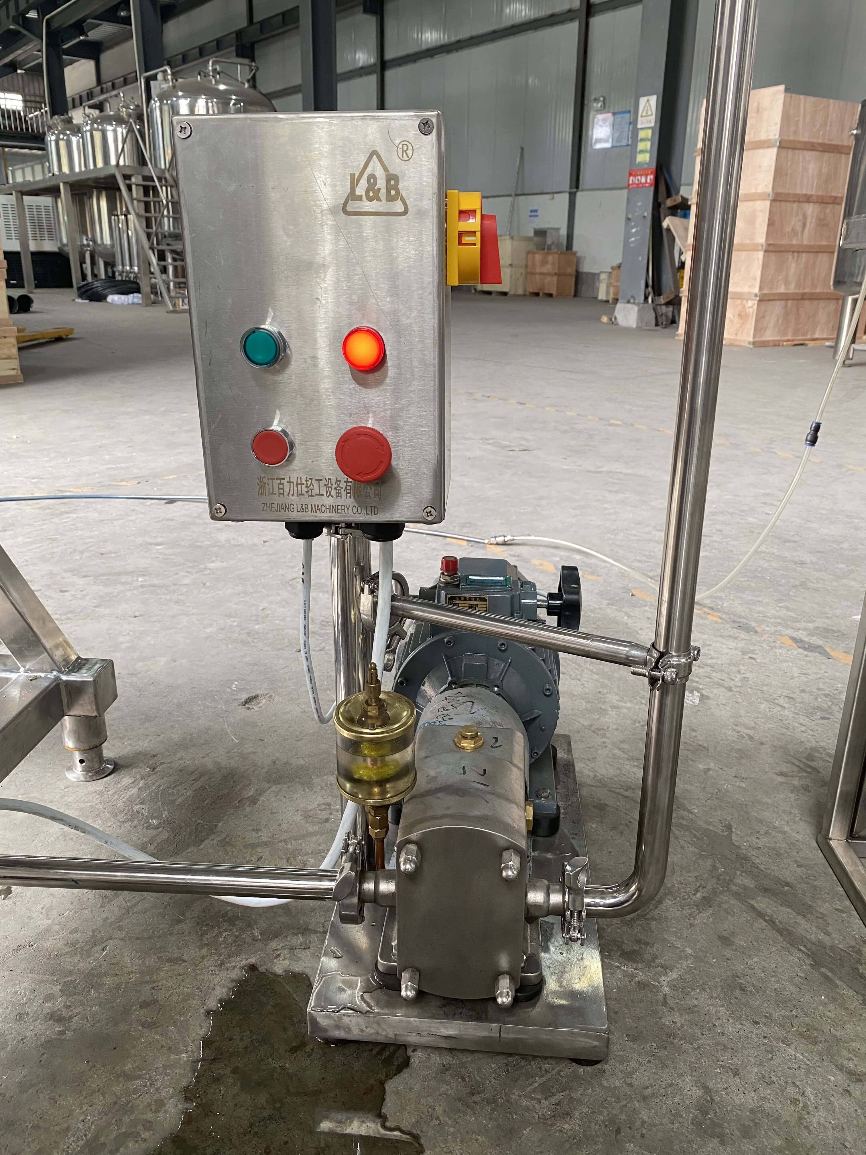 Wall-Scraping Mixing Tank with Rotary-Lobe Pump and Filling Machine