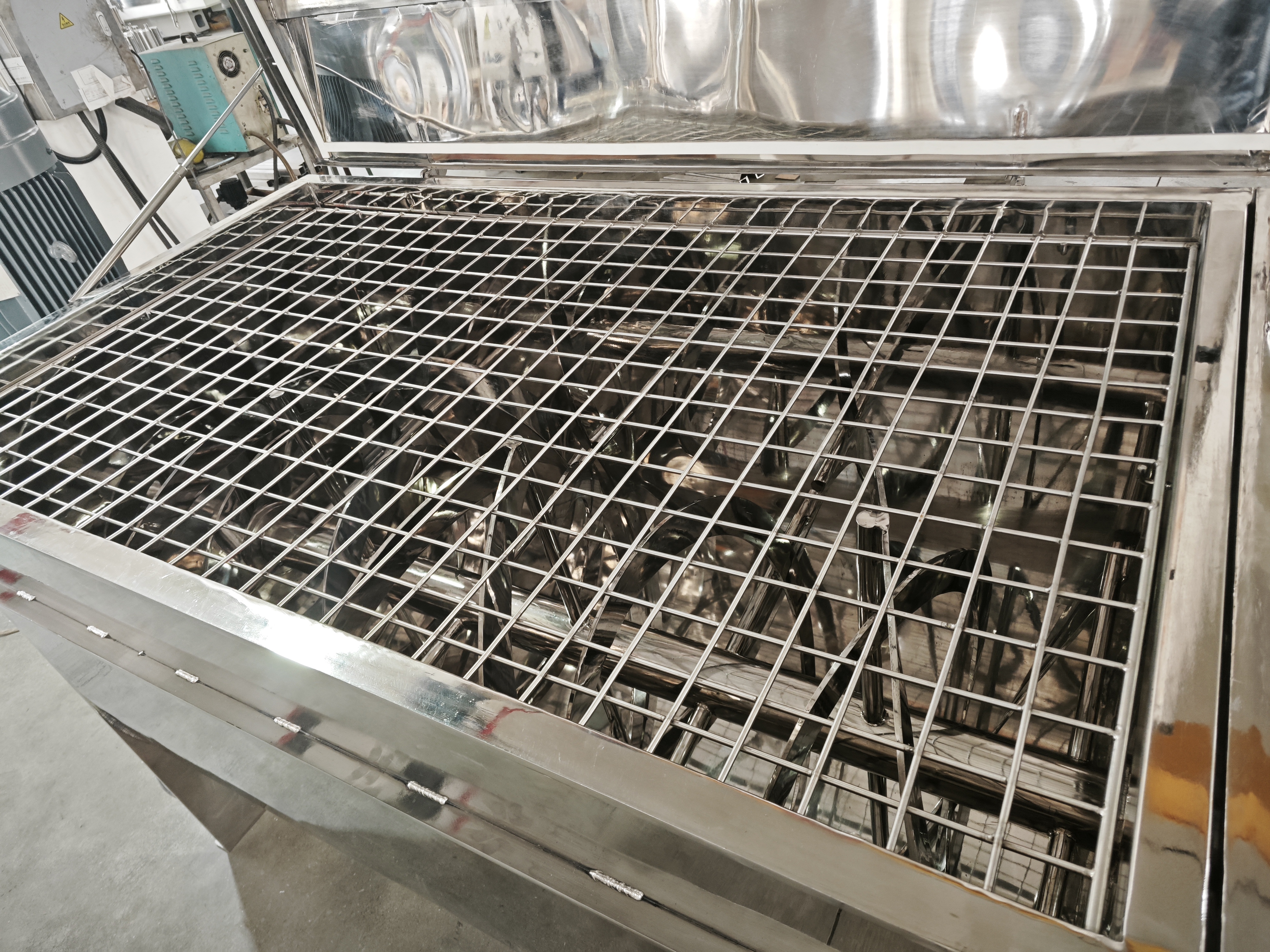 1500 L Low-Speed Ribbon Mixer for High-Viscosity Products