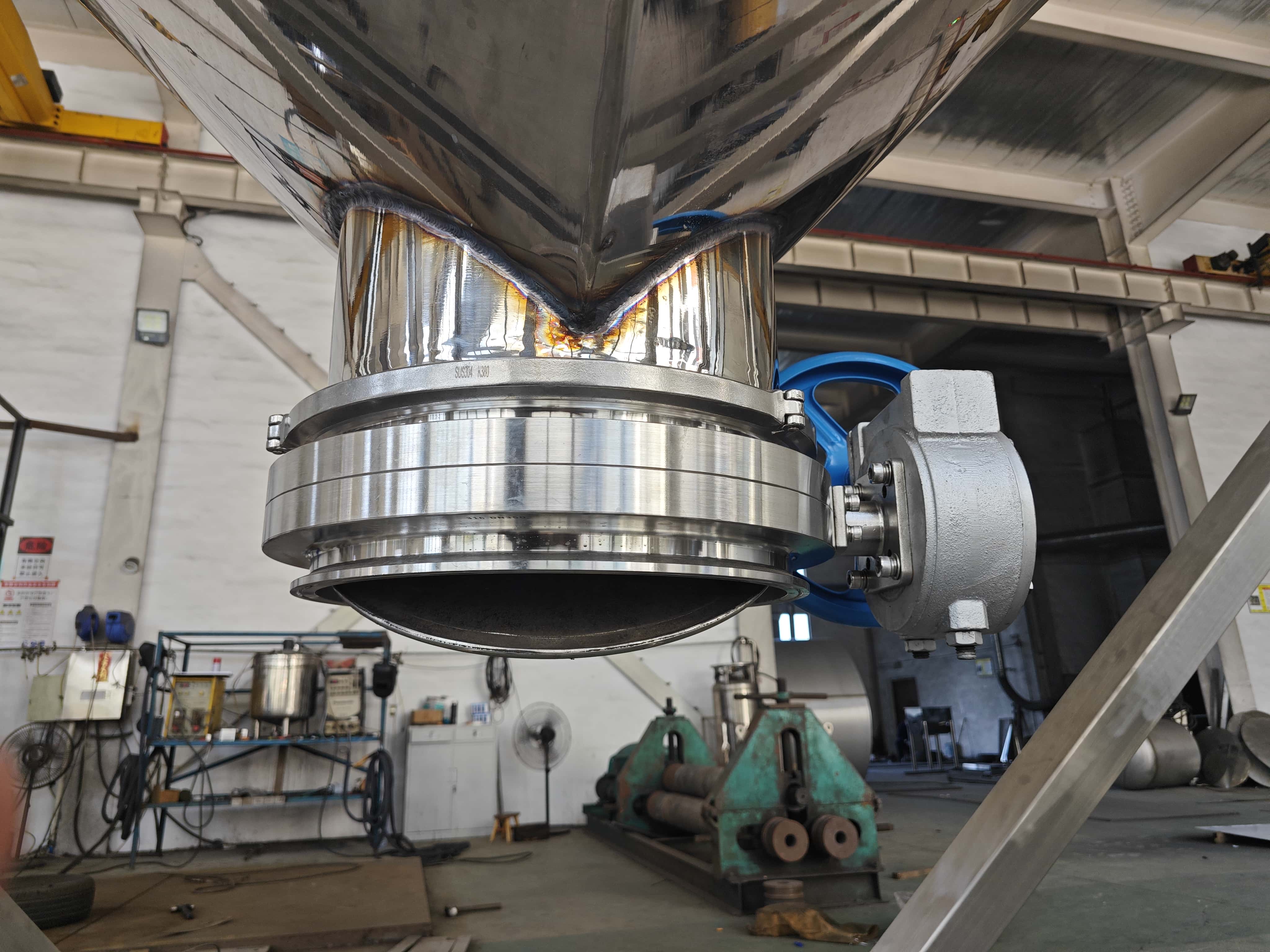 Gearbox-Driven V-Shape Blender