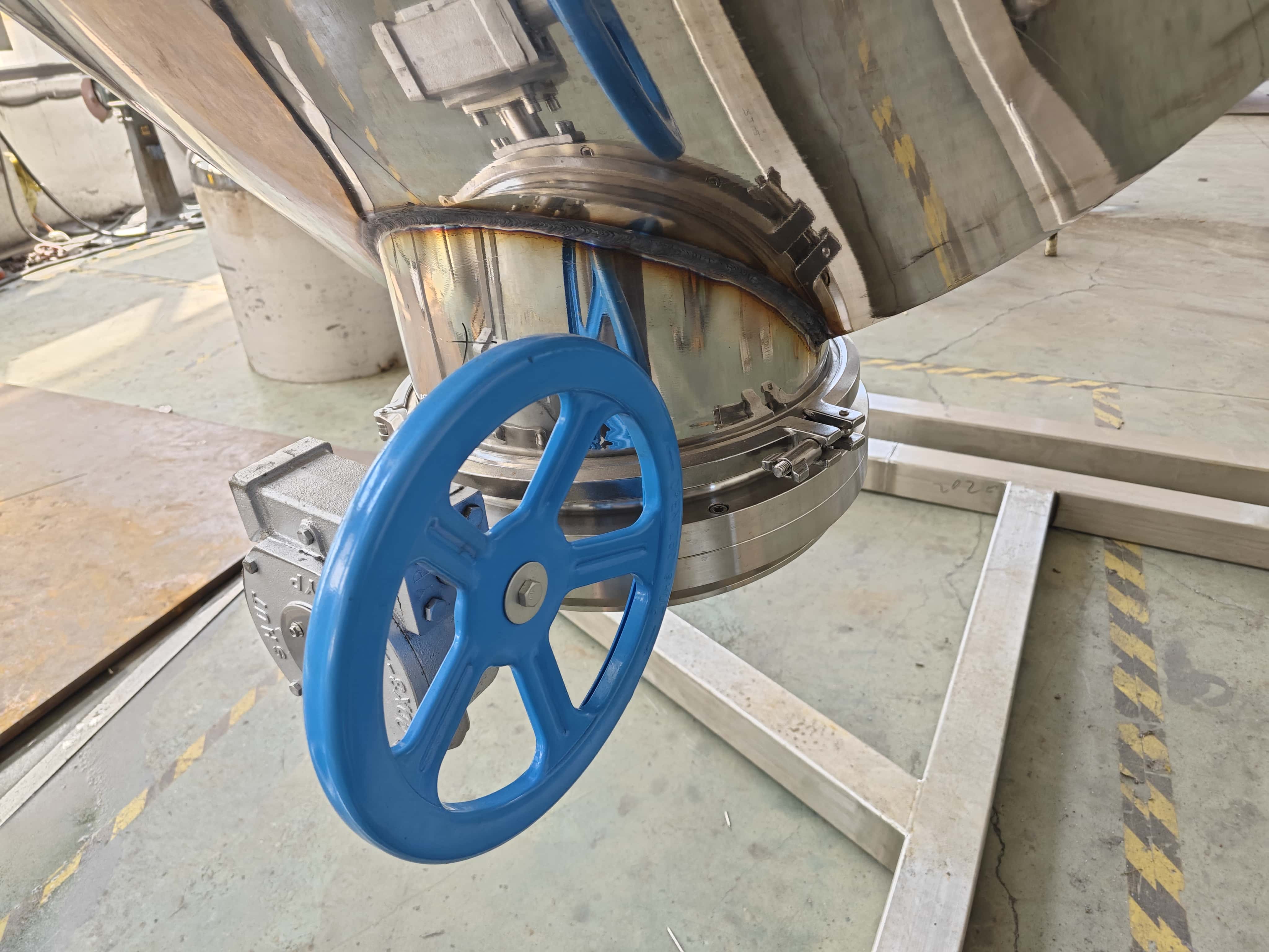 Gearbox-Driven V-Shape Blender