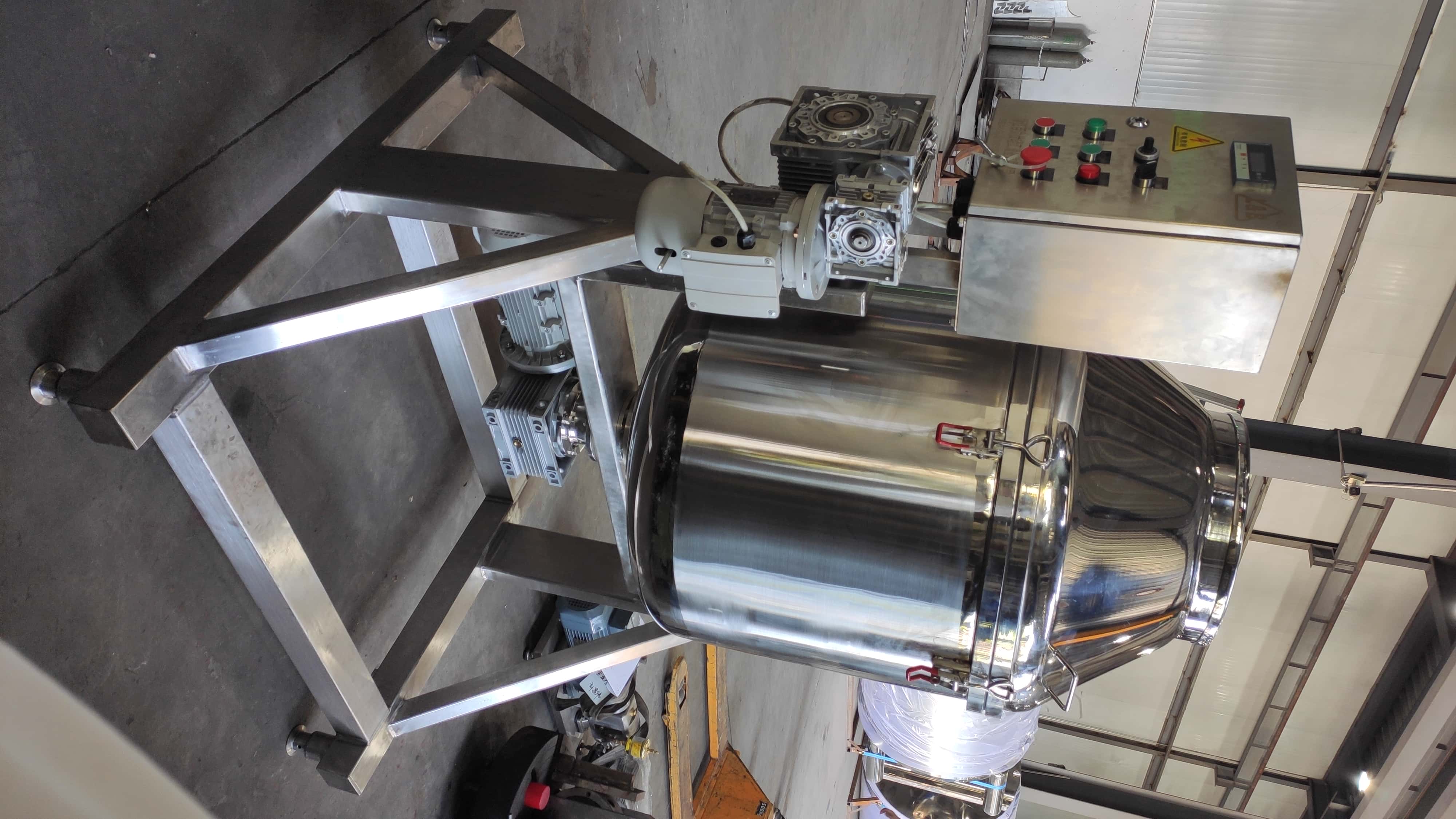 Mesh-Insert Rotary Drum Blender