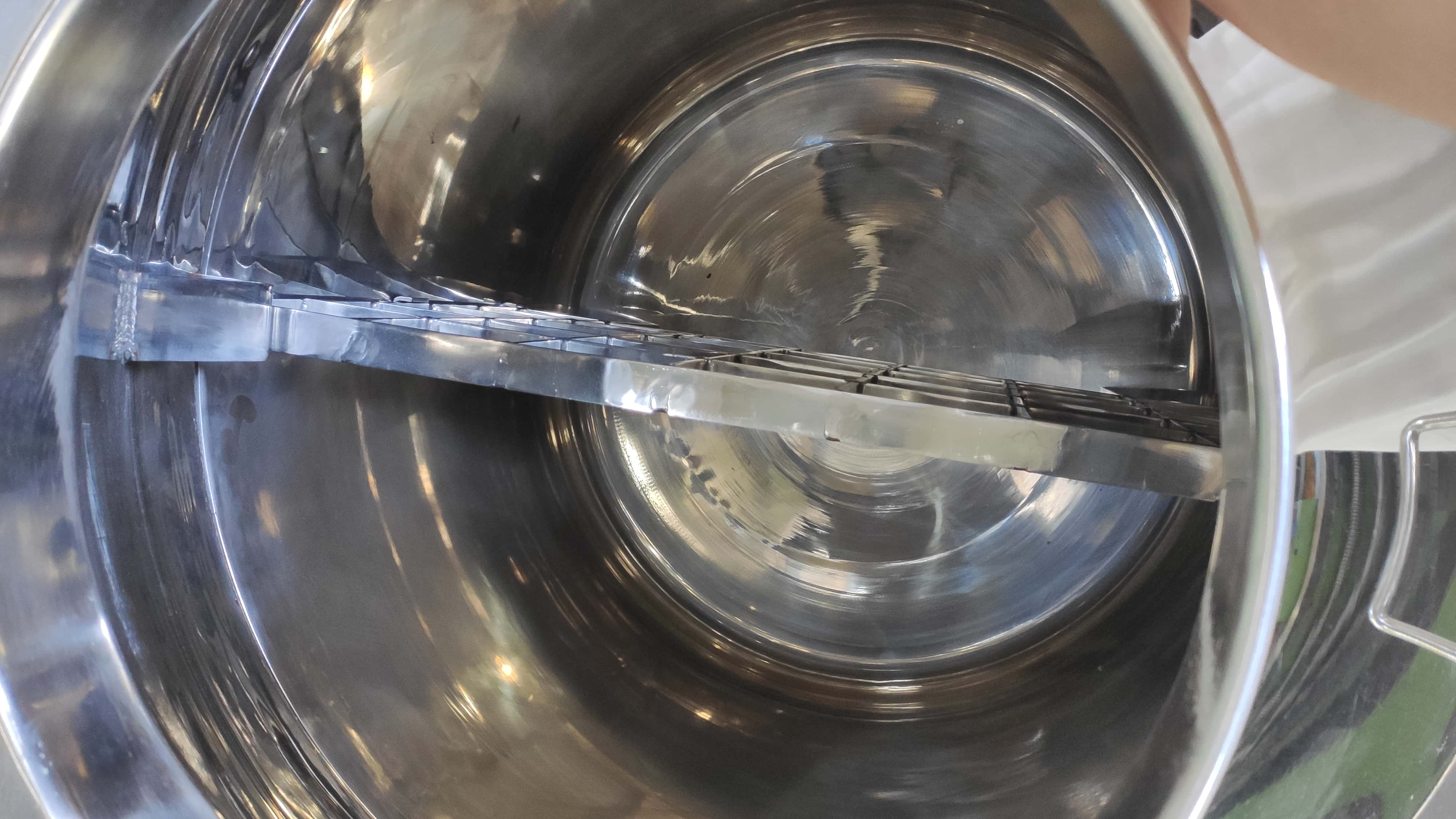 Mesh-Insert Rotary Drum Blender
