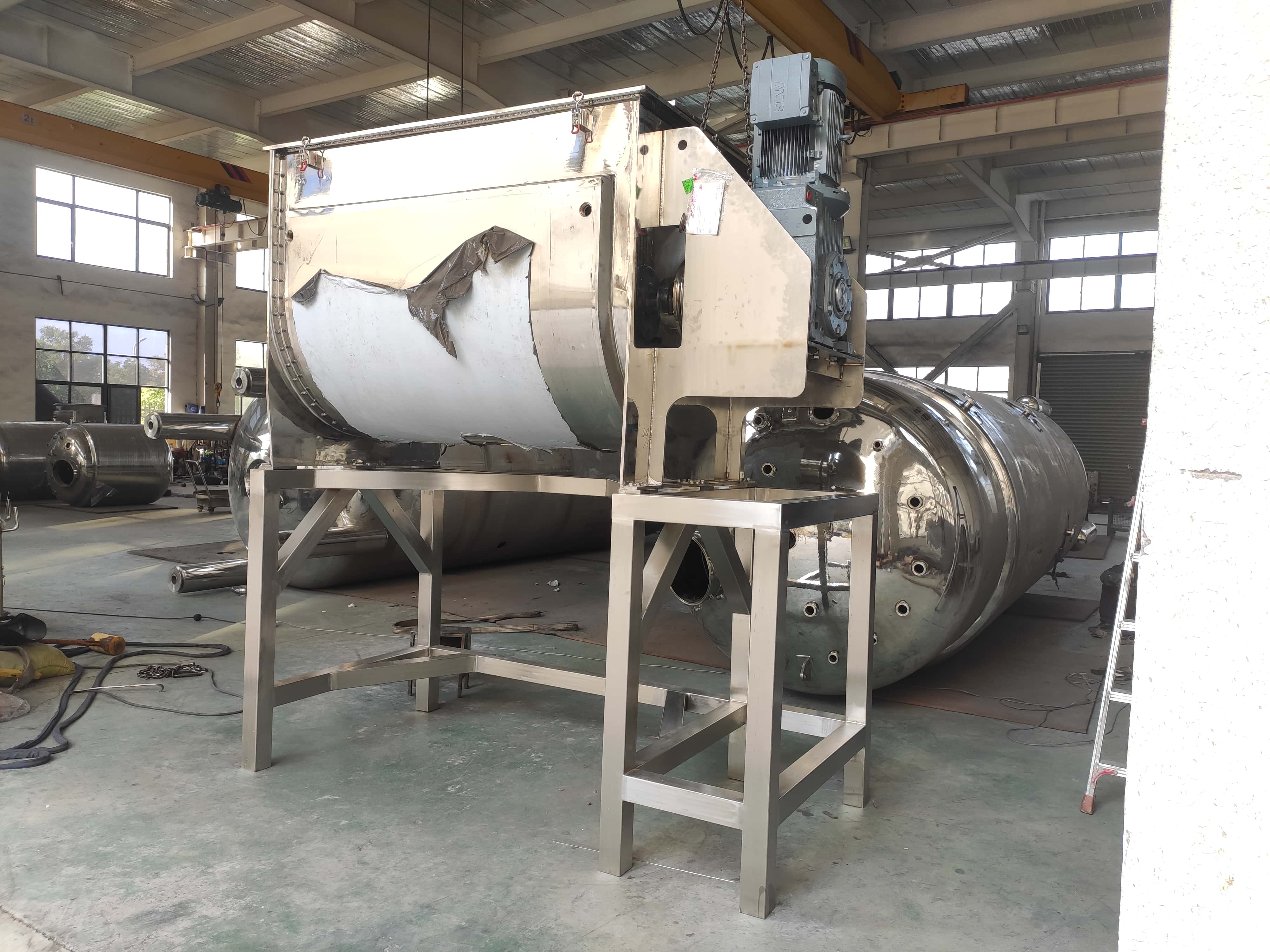 Open-Lid Horizontal Mixing Tank