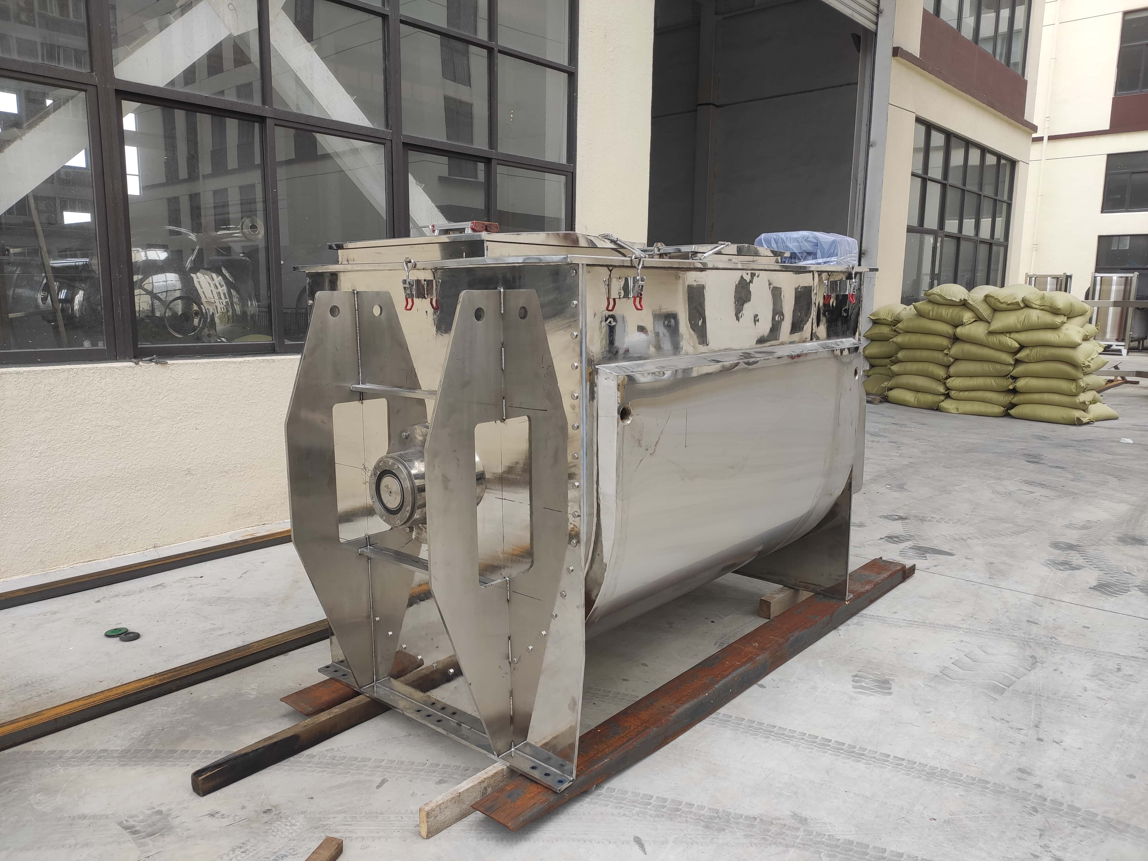 Open-Lid Horizontal Mixing Tank