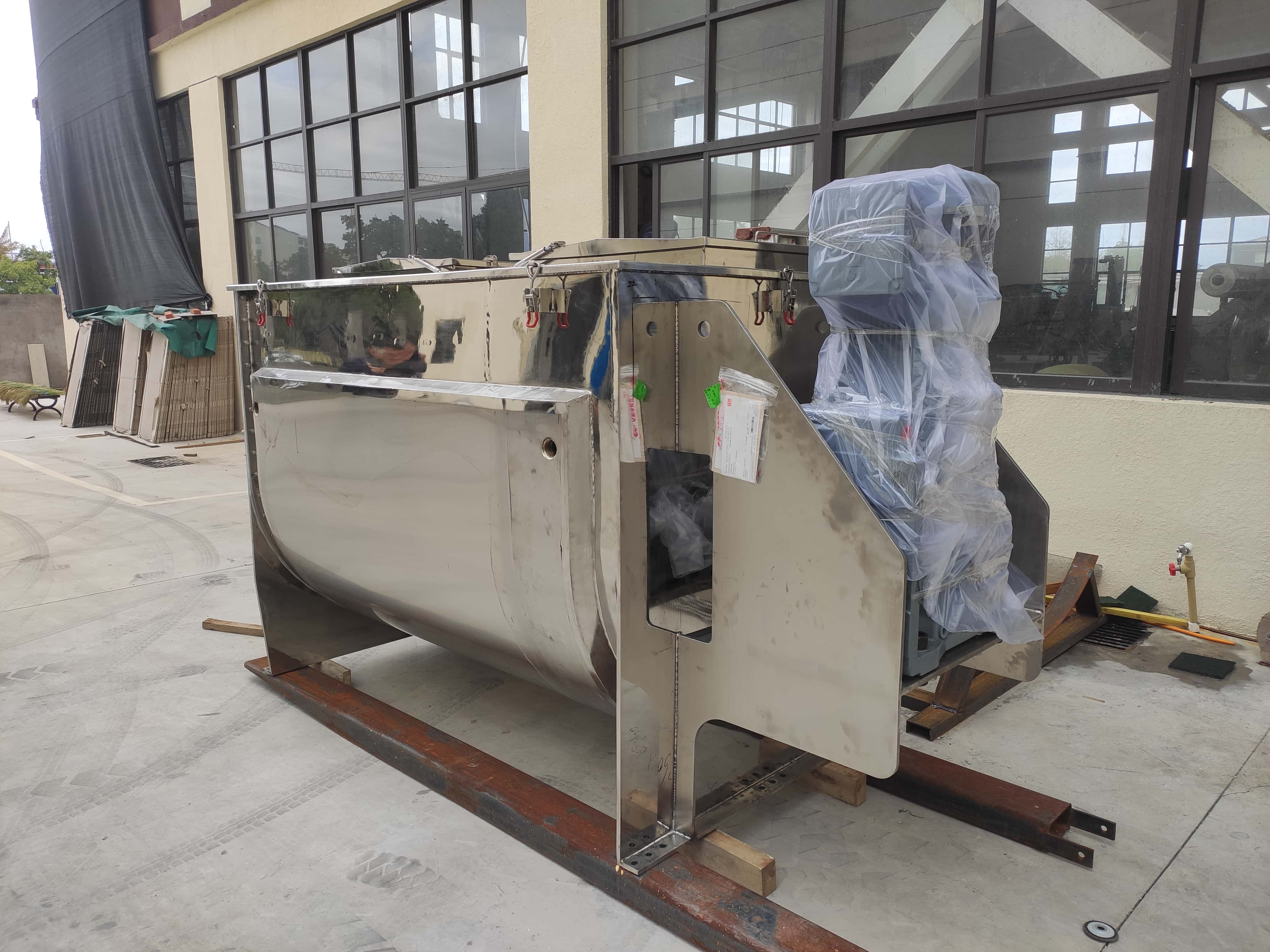 Open-Lid Horizontal Mixing Tank